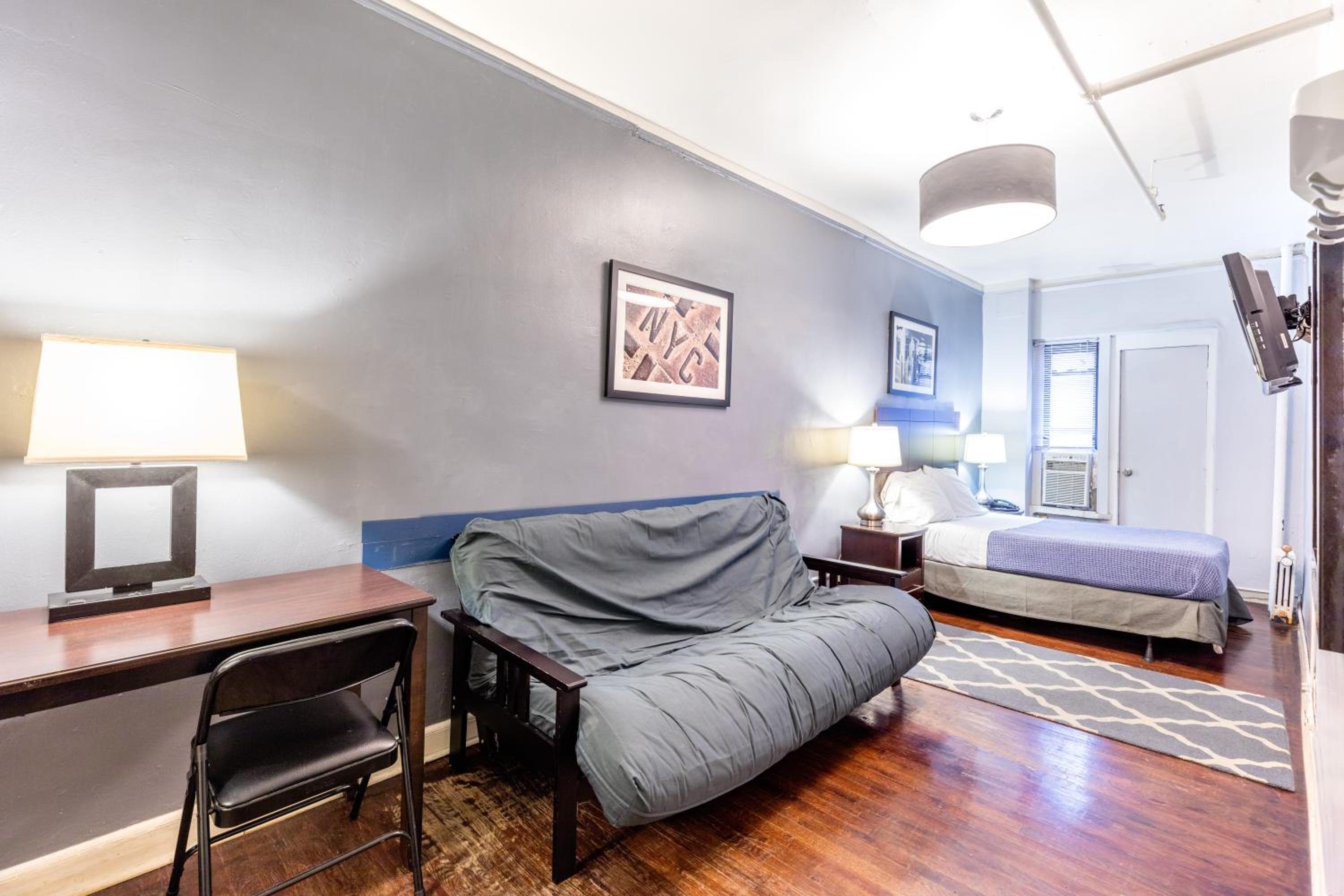 Standard Bedroom with Private Bath photo 3