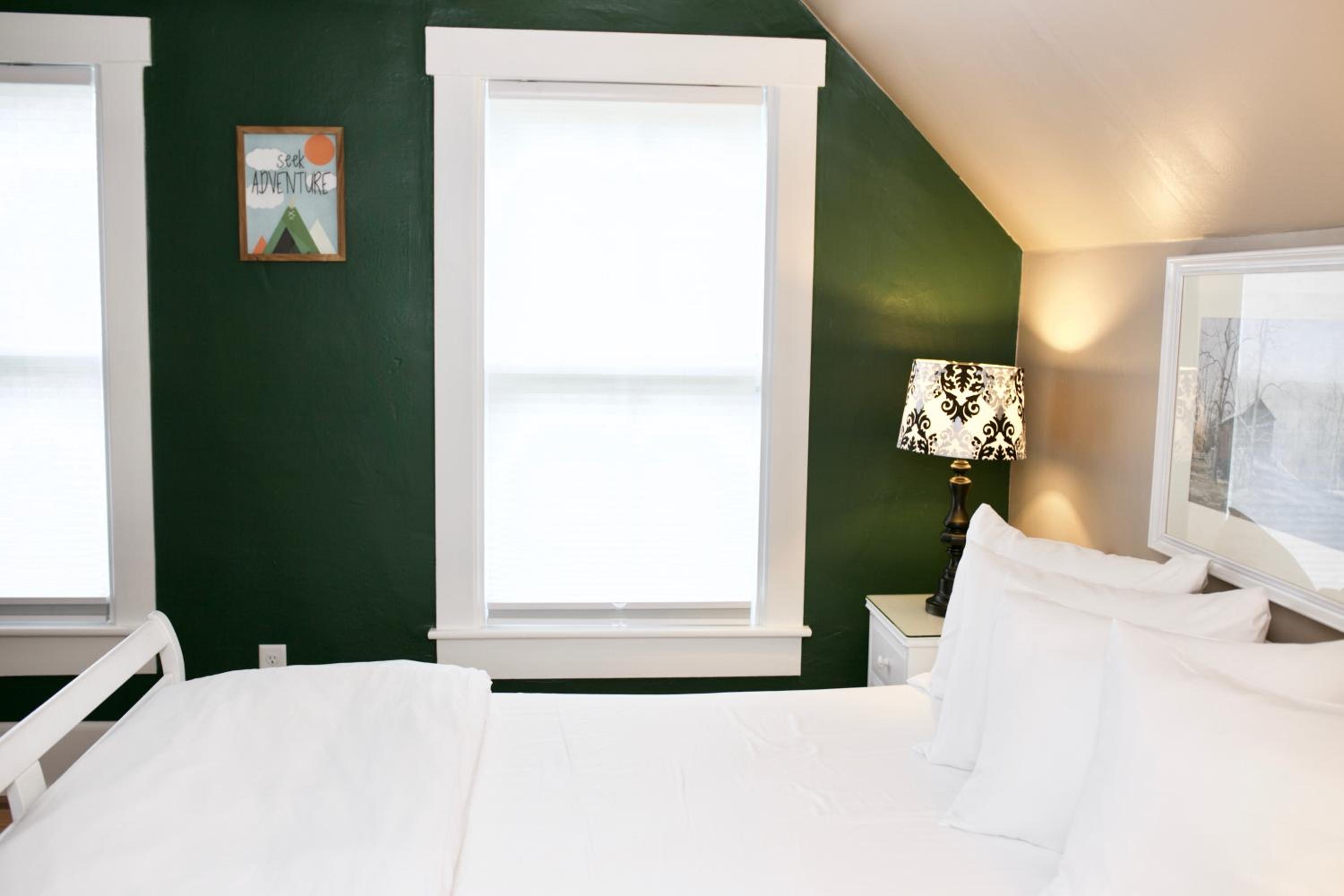 Standard Queen Room photo 2