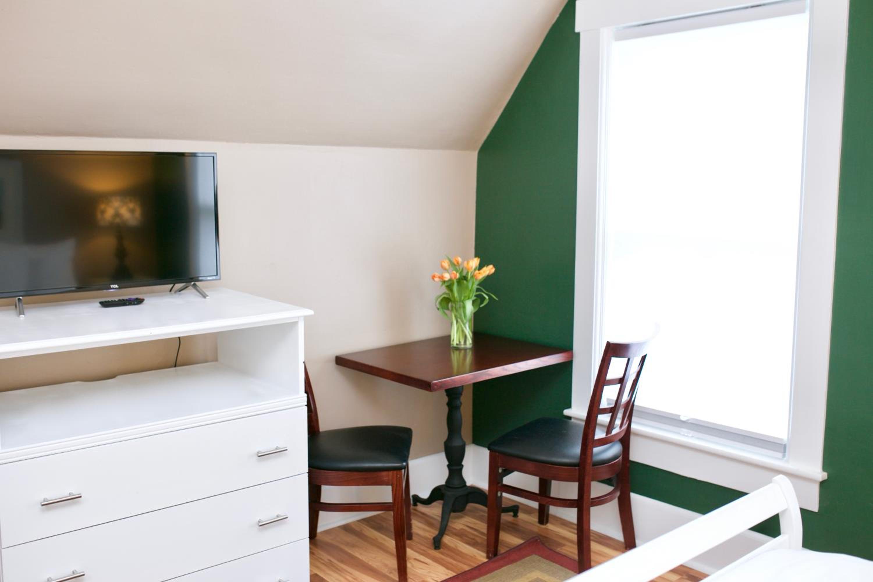Standard Queen Room photo 3