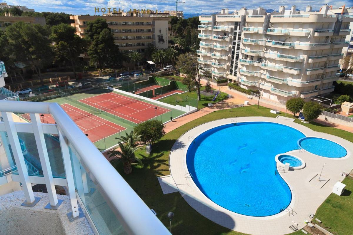 Three-Bedroom Penthouse Apartment with swimming pool view photo 3