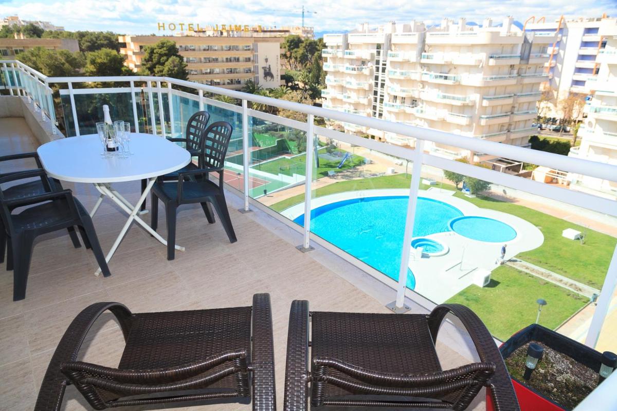 Three-Bedroom Penthouse Apartment with swimming pool view photo 1