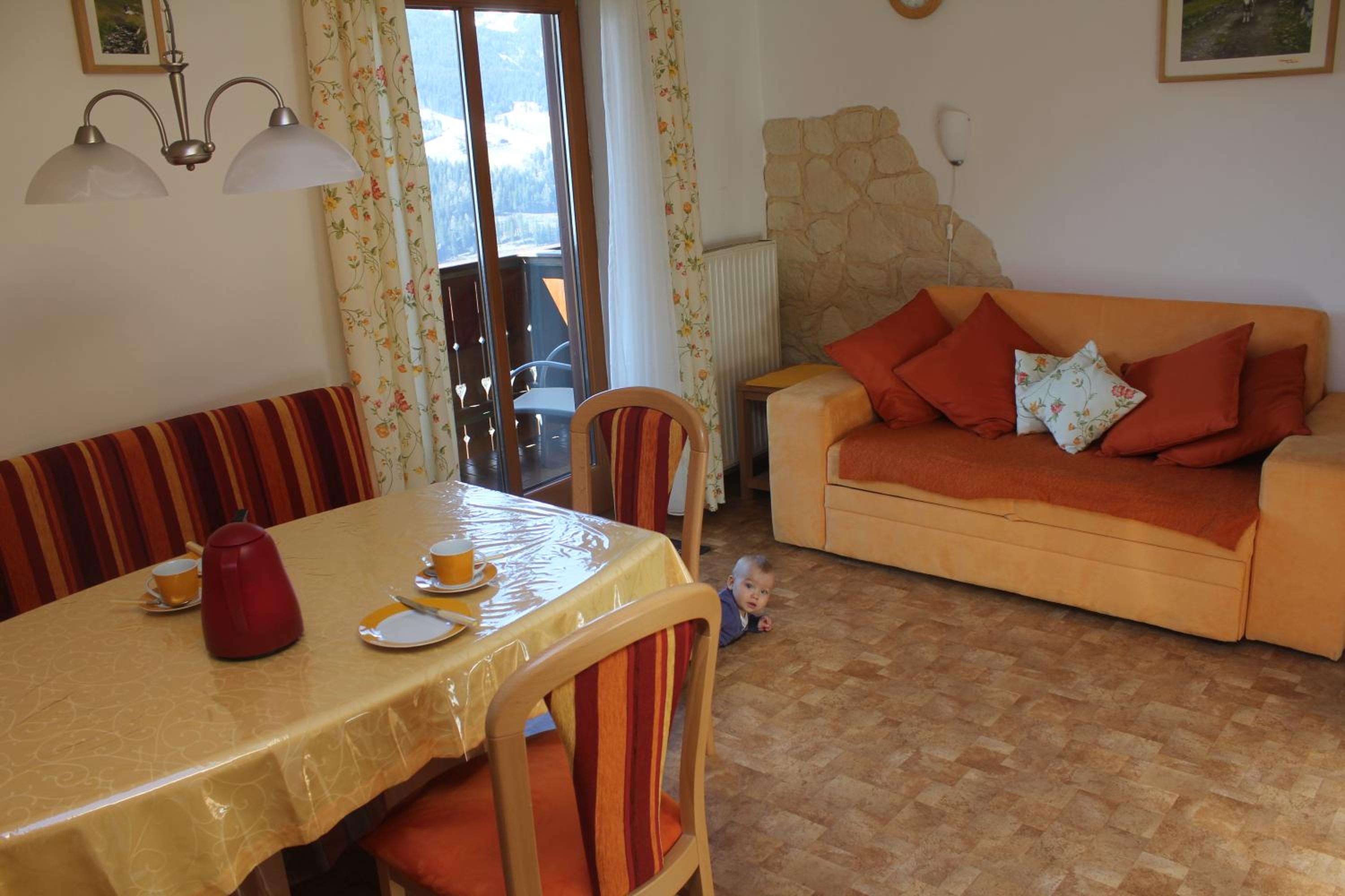 Deluxe Two-Bedroom Apartment with Balcony photo 2