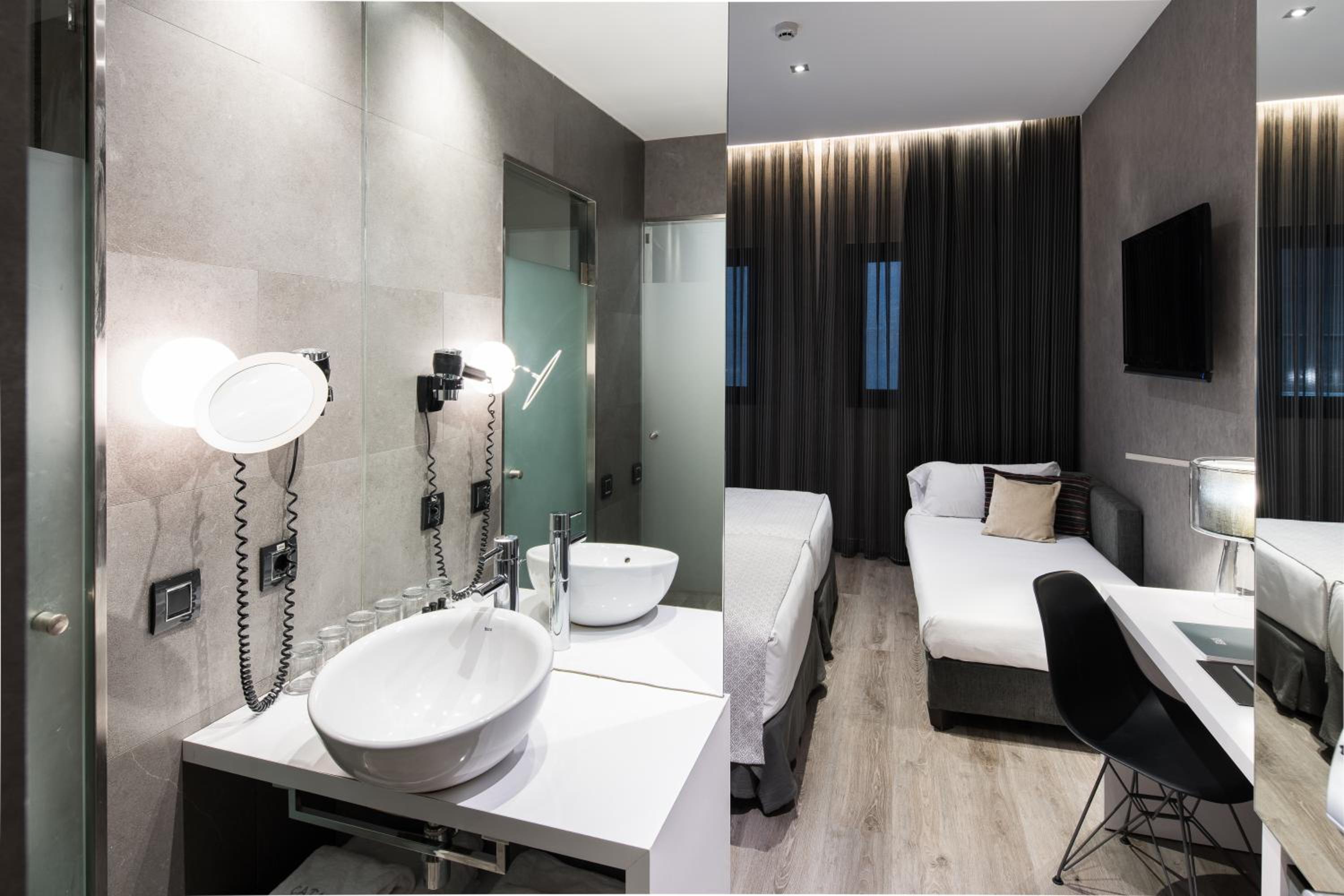 Triple Room (2 Adults + 1 Child) photo 3