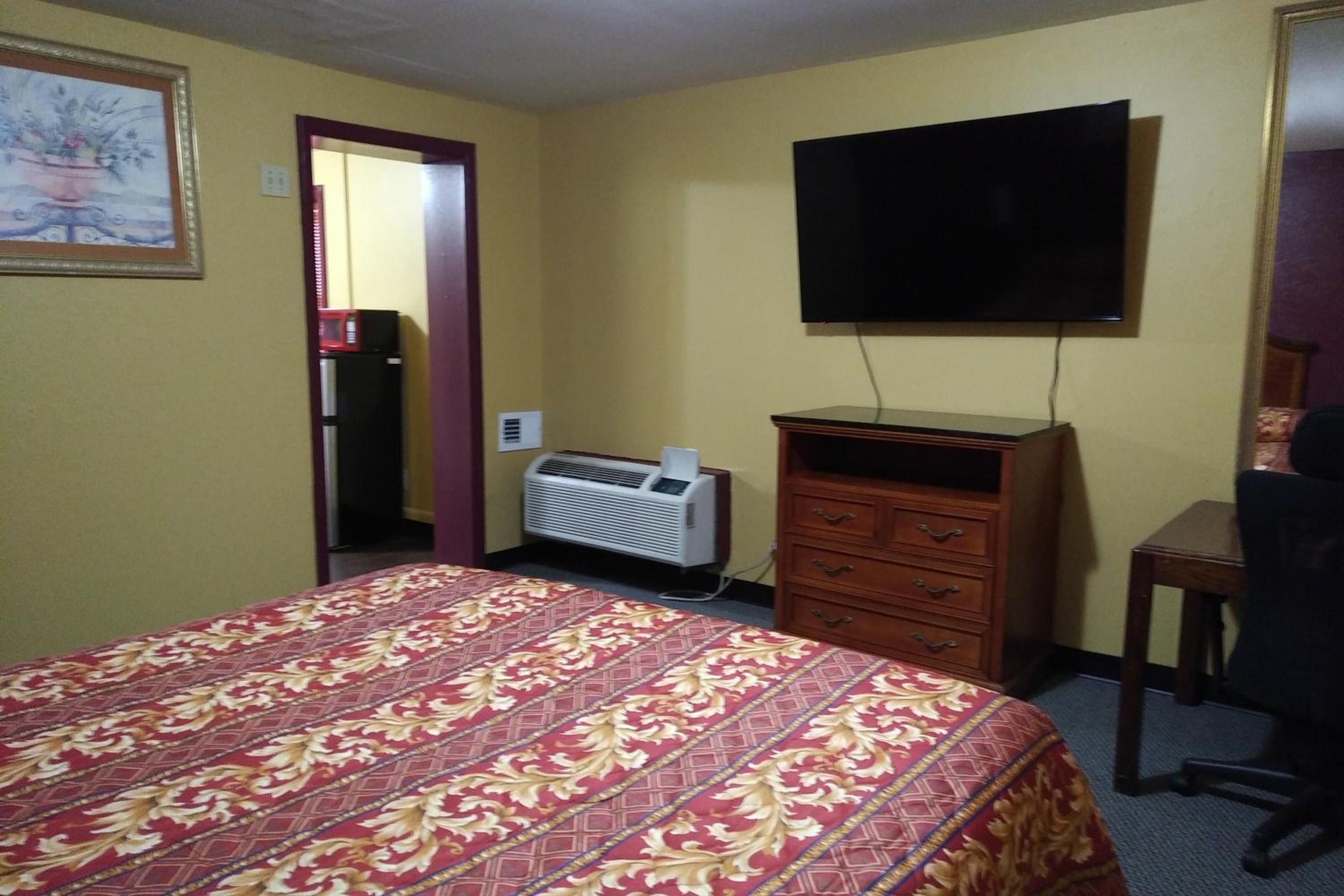 King Room - Non-Smoking - Photo 12