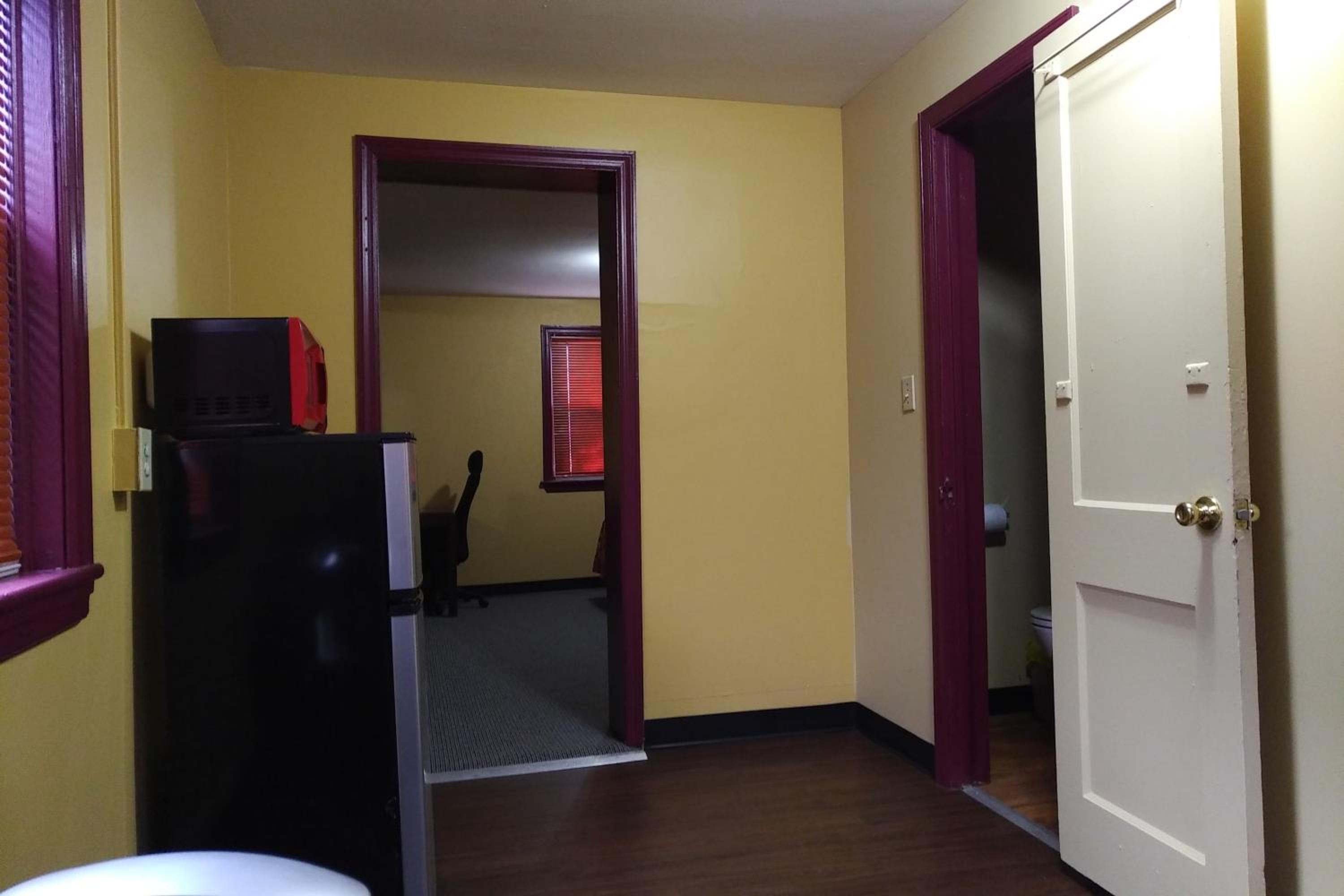 King Room - Non-Smoking - Photo 11