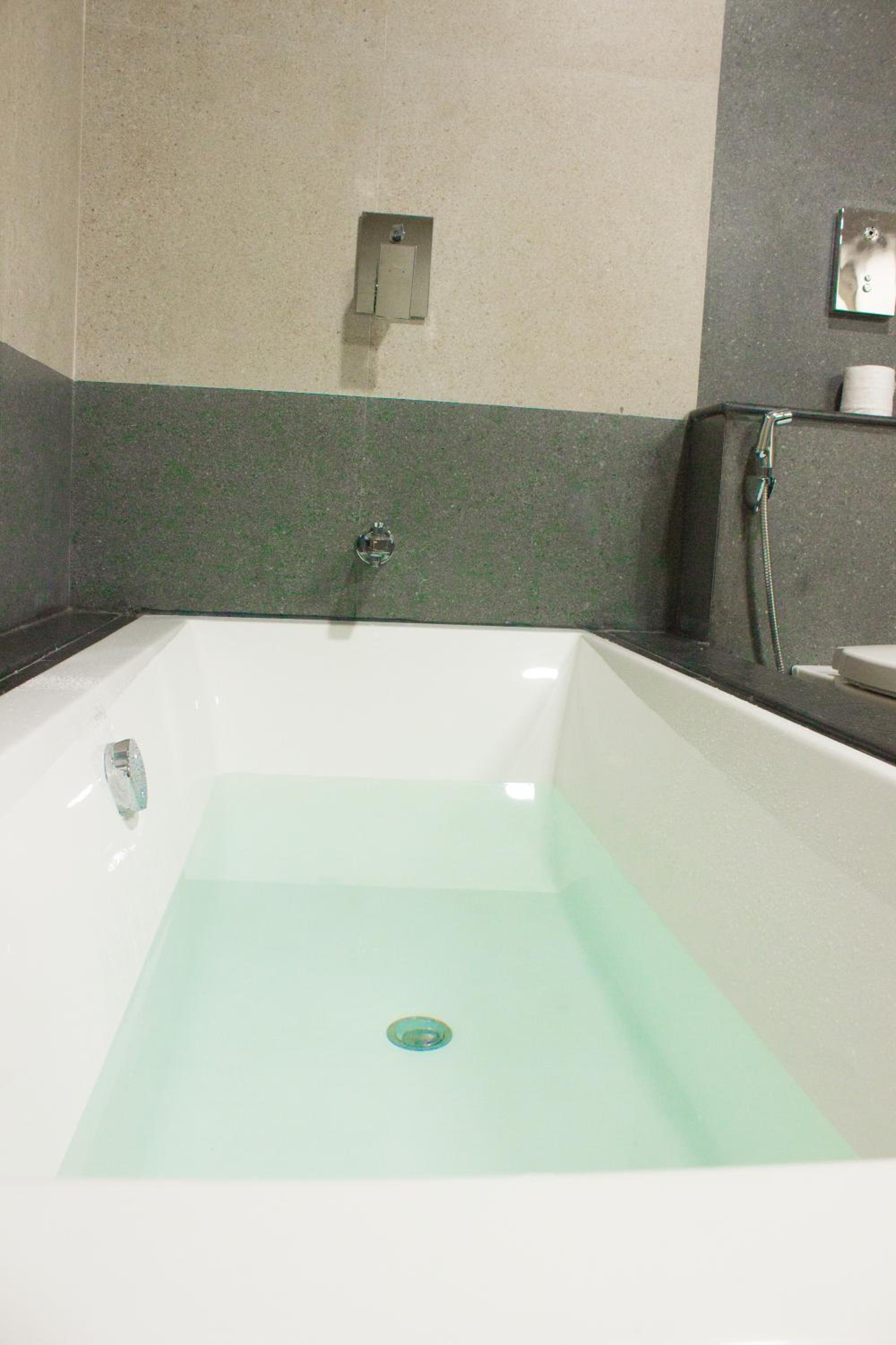 Suite - Photo 28