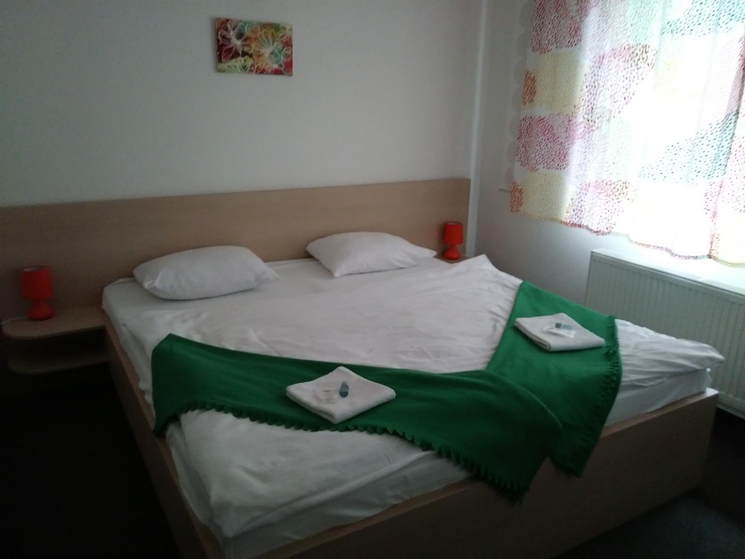 Double Room - Photo 7