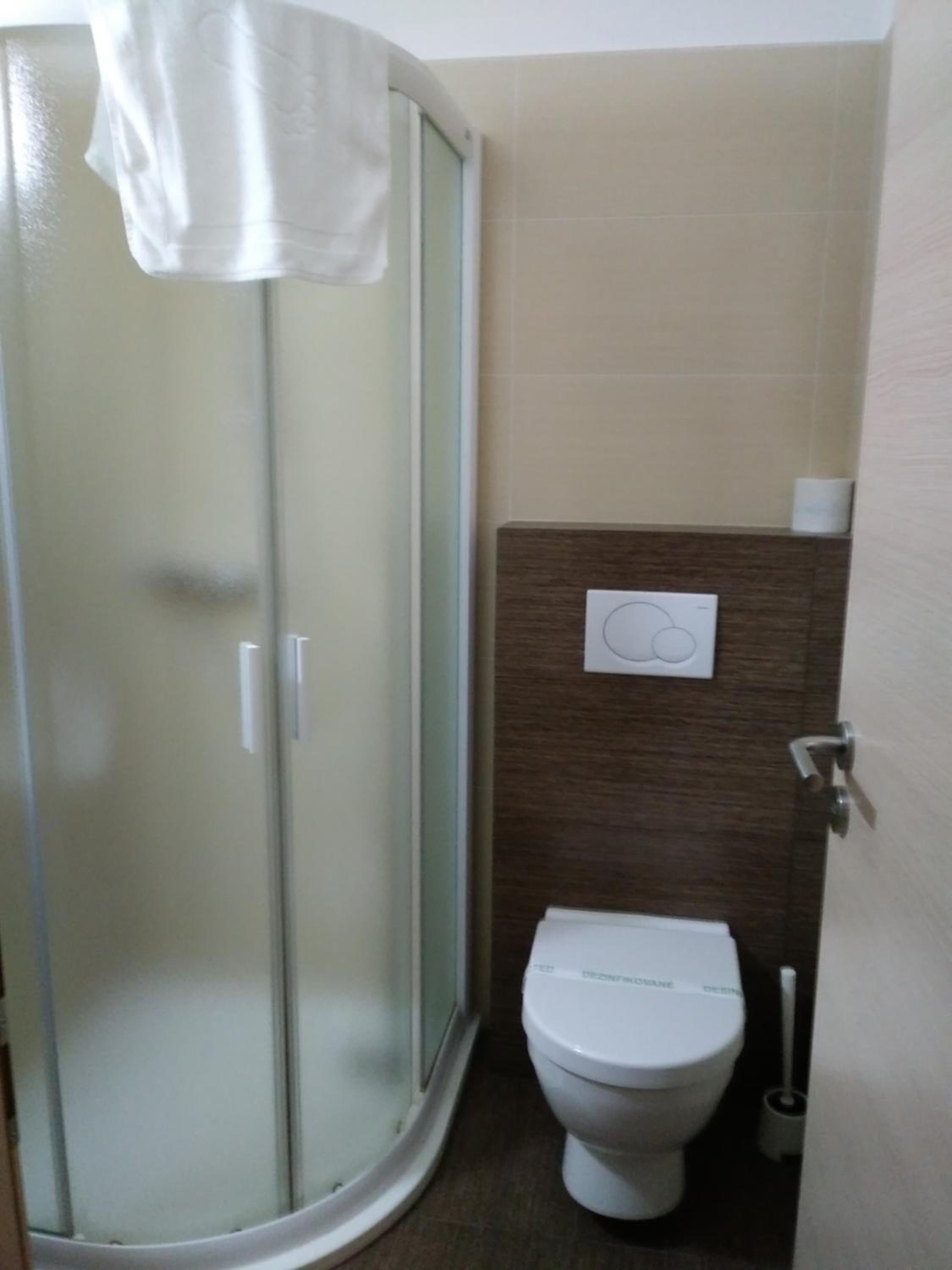 Double Room - Photo 5