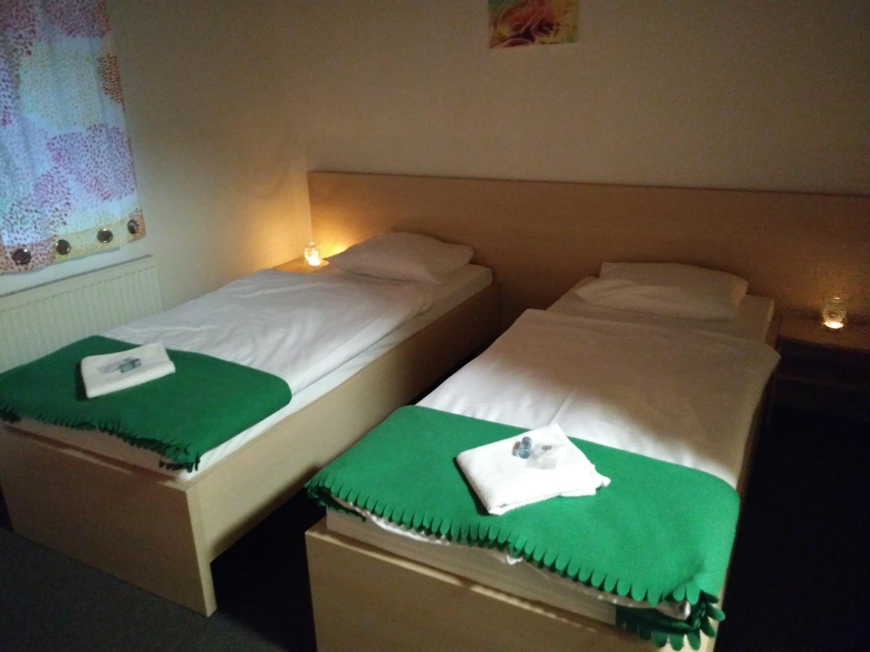 Standard Twin Room - Photo 5