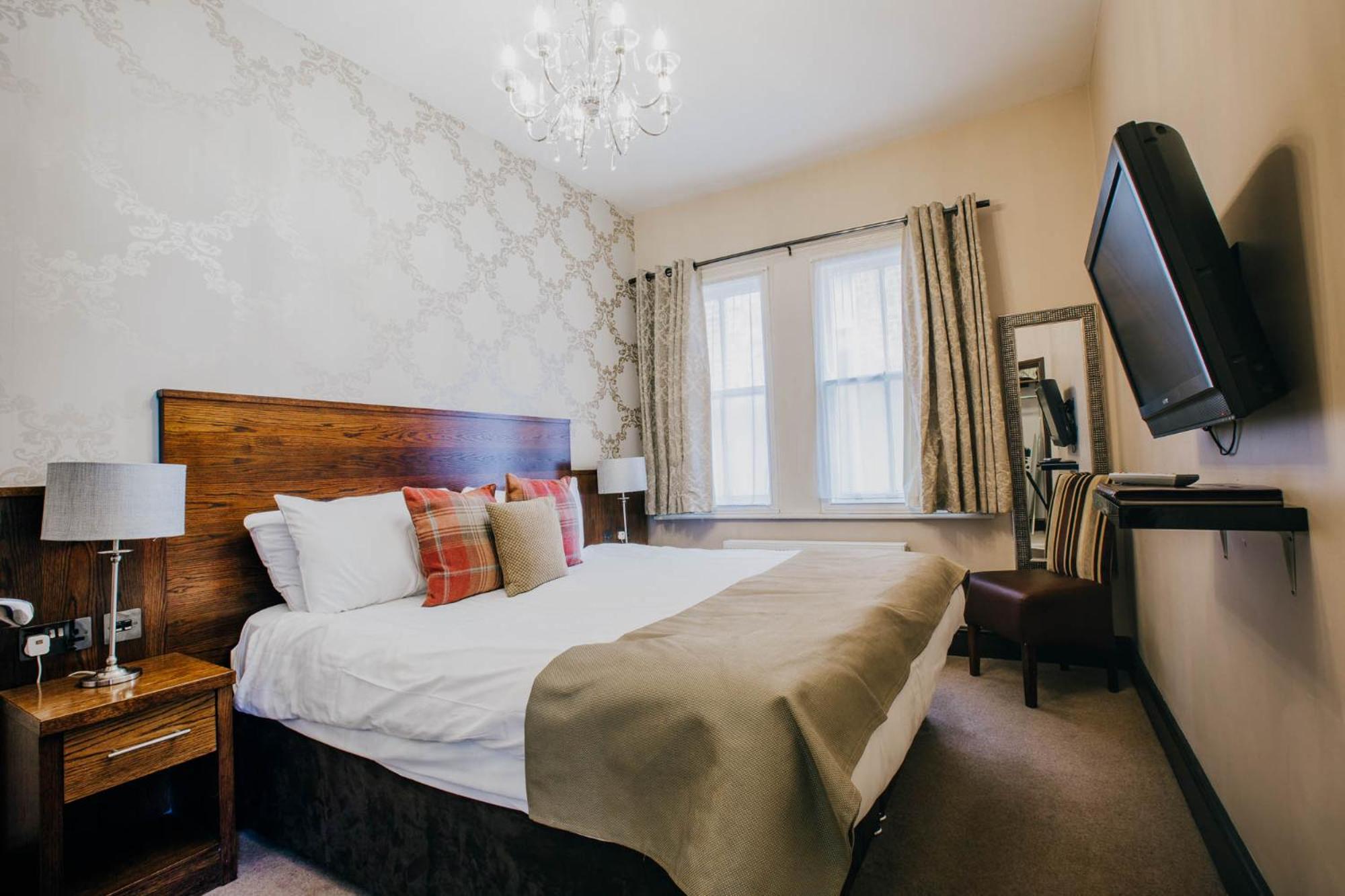 Standard Double Room - Photo 8