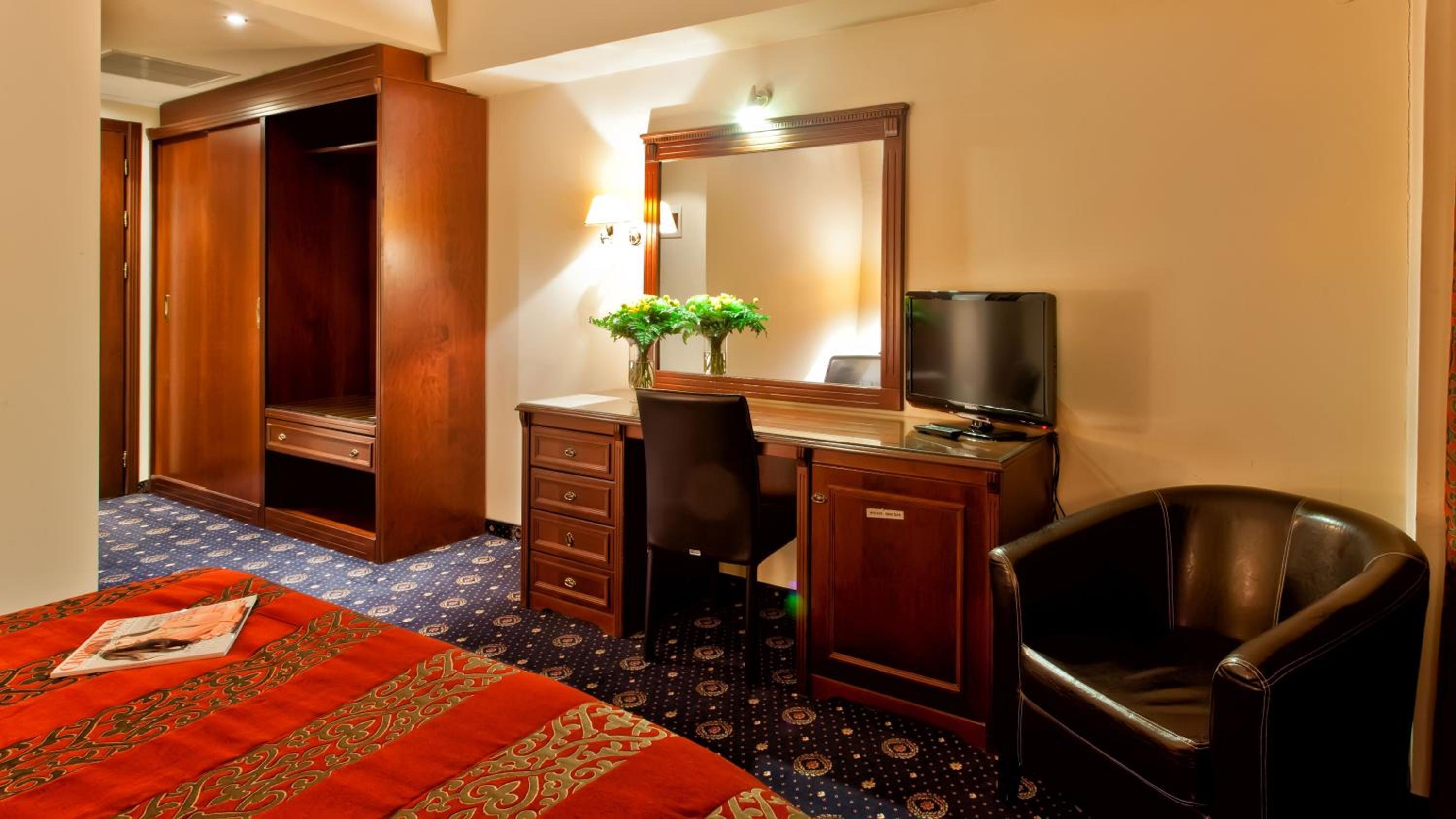 Standard Double or Twin Room photo 3