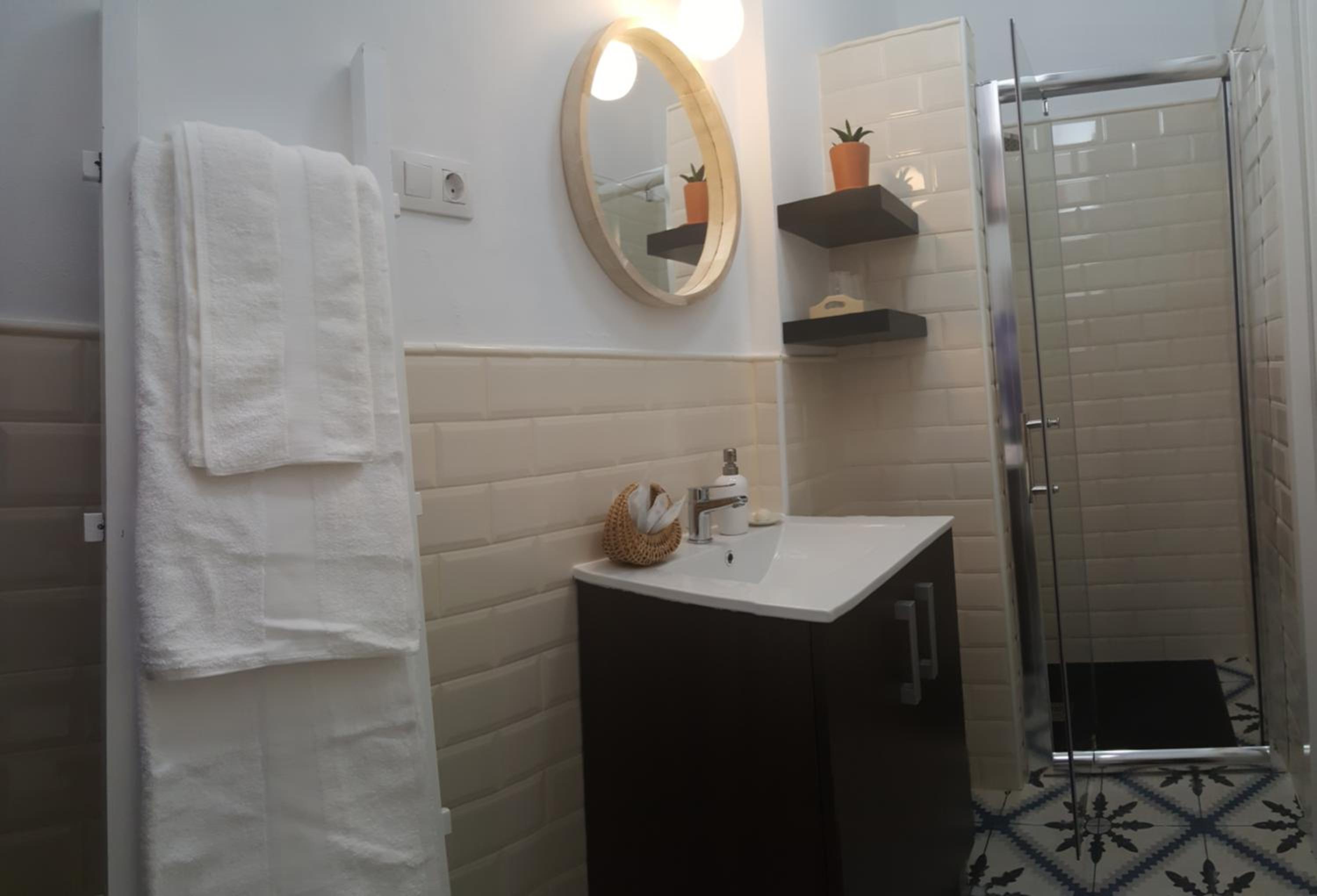 Deluxe Double or Twin Room - Photo 4