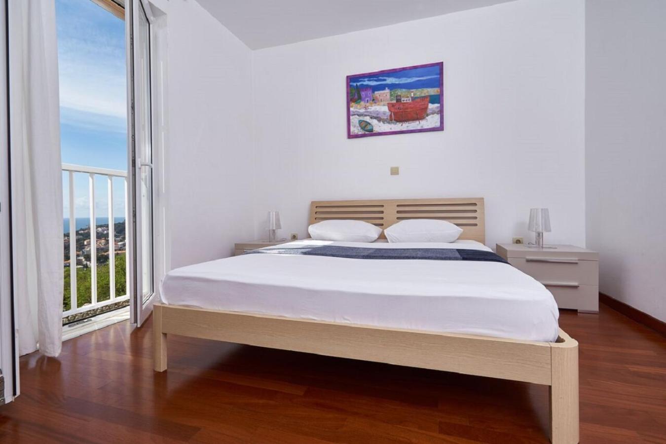 Two-Bedroom Apartment with Terrace and Sea View