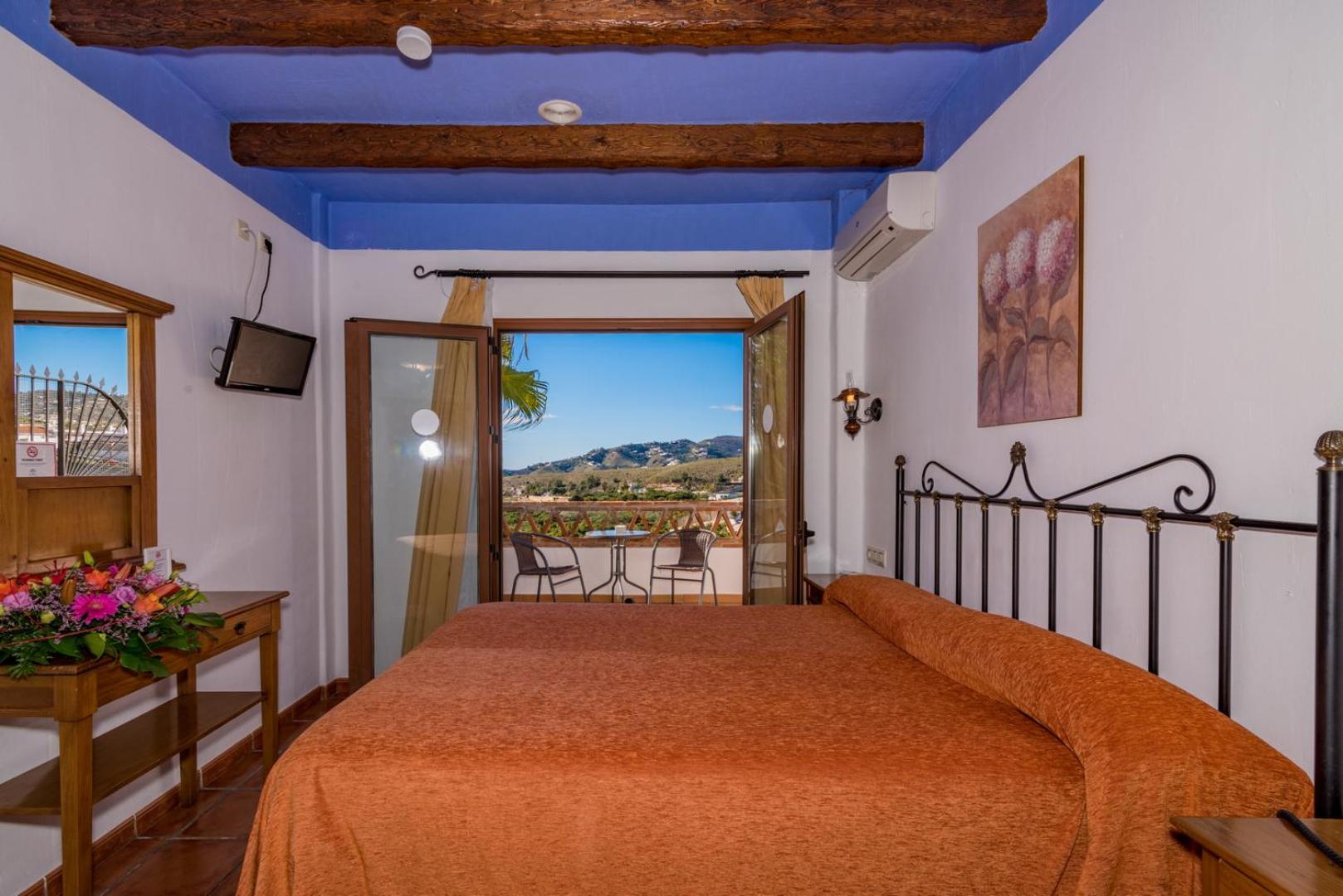 Double Room with Balcony and Sea View photo 3