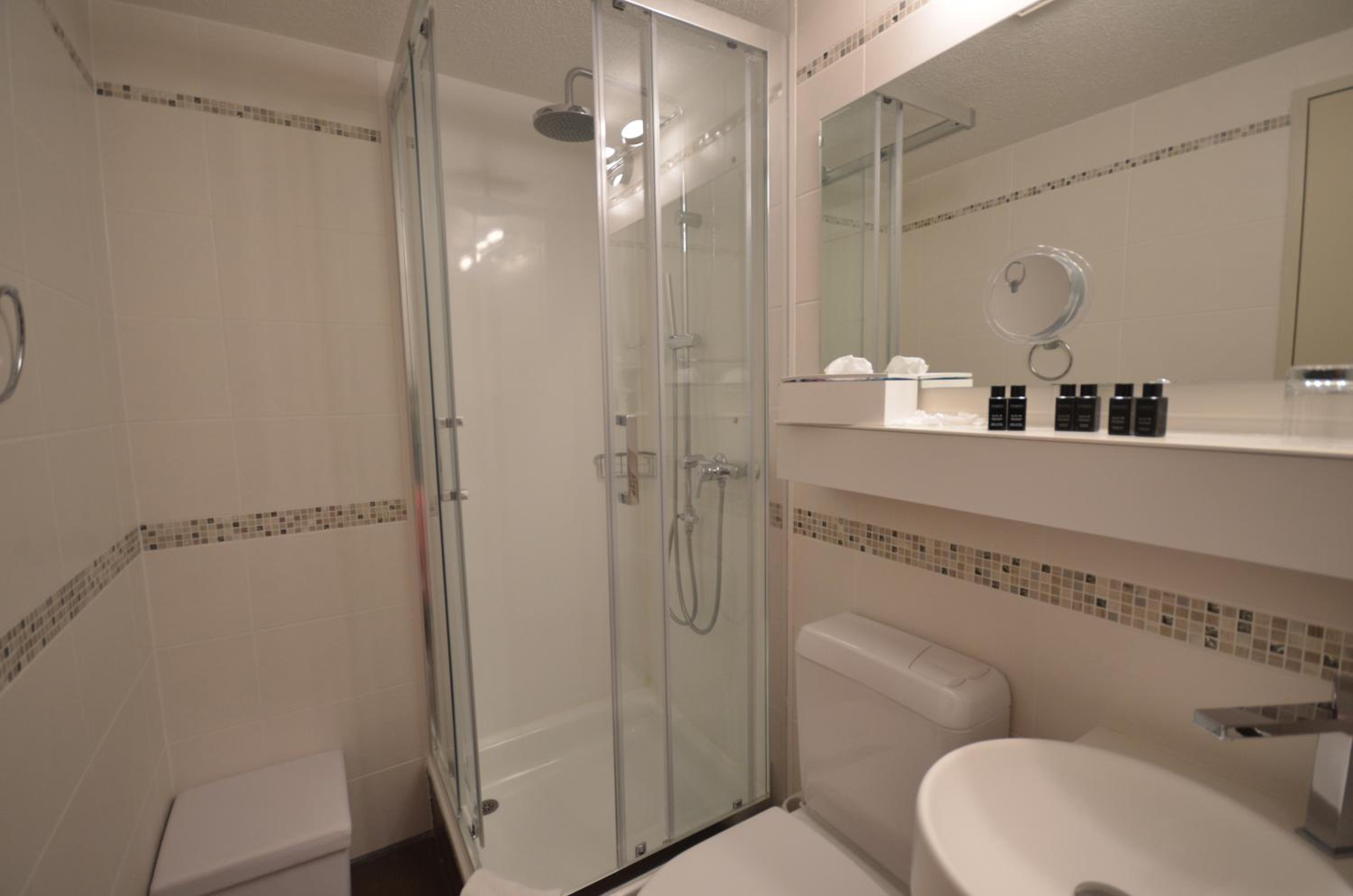 Double Room with Balcony - Photo 3