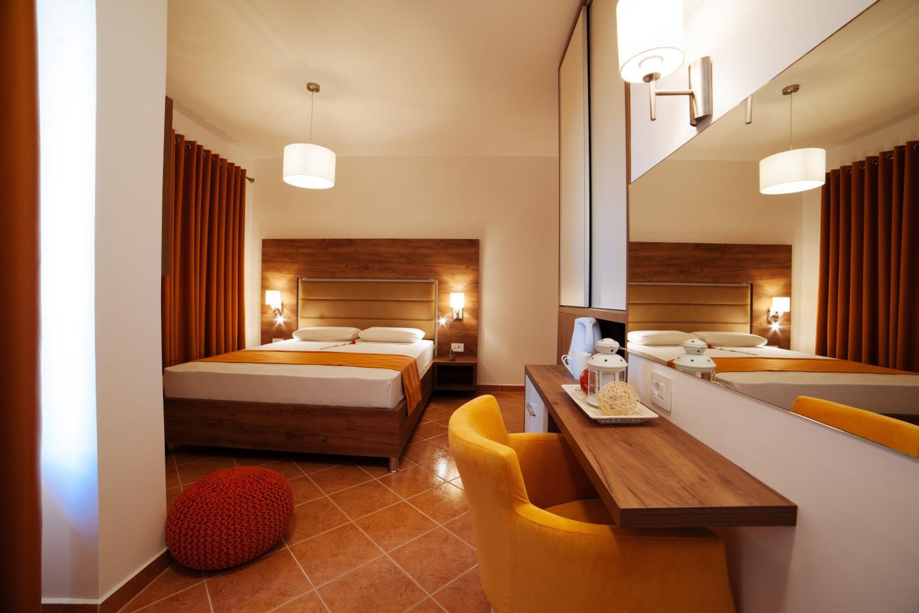 Comfort Double Room with Balcony and Garden View - Photo 4