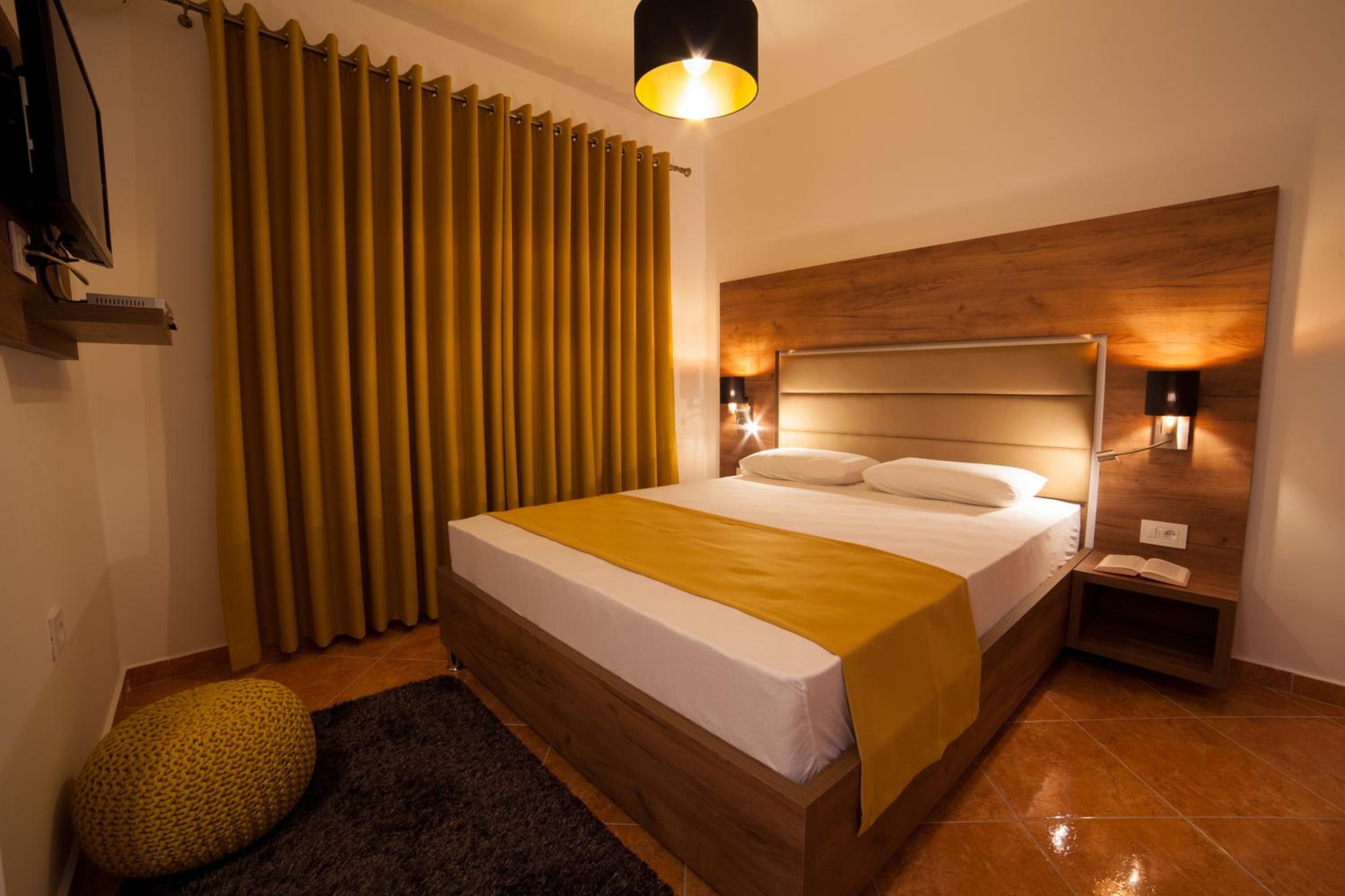 Comfort Double Room with Balcony and Garden View - Photo 25