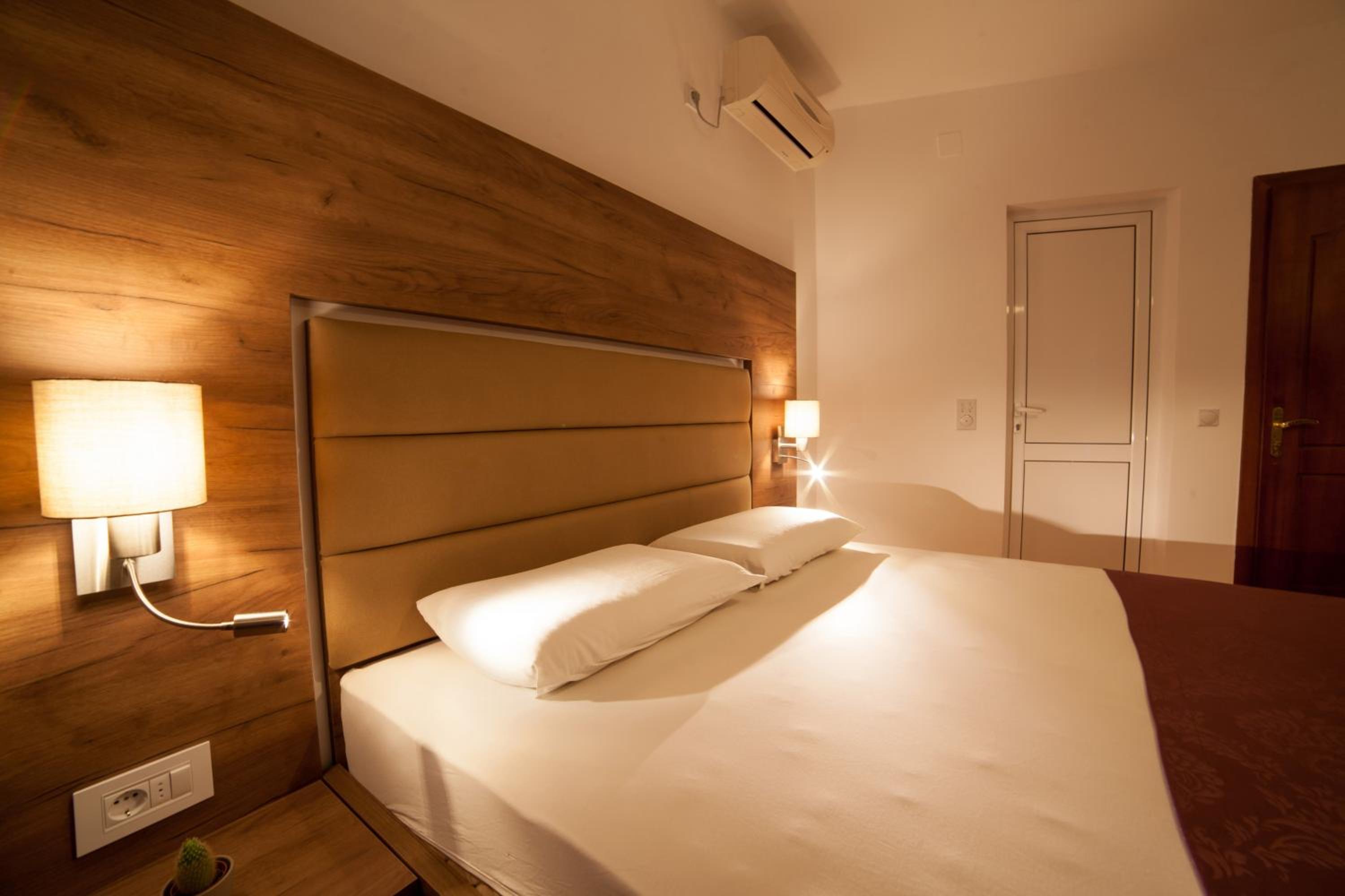 Deluxe Double Room with balcony and Garden View - Photo 22