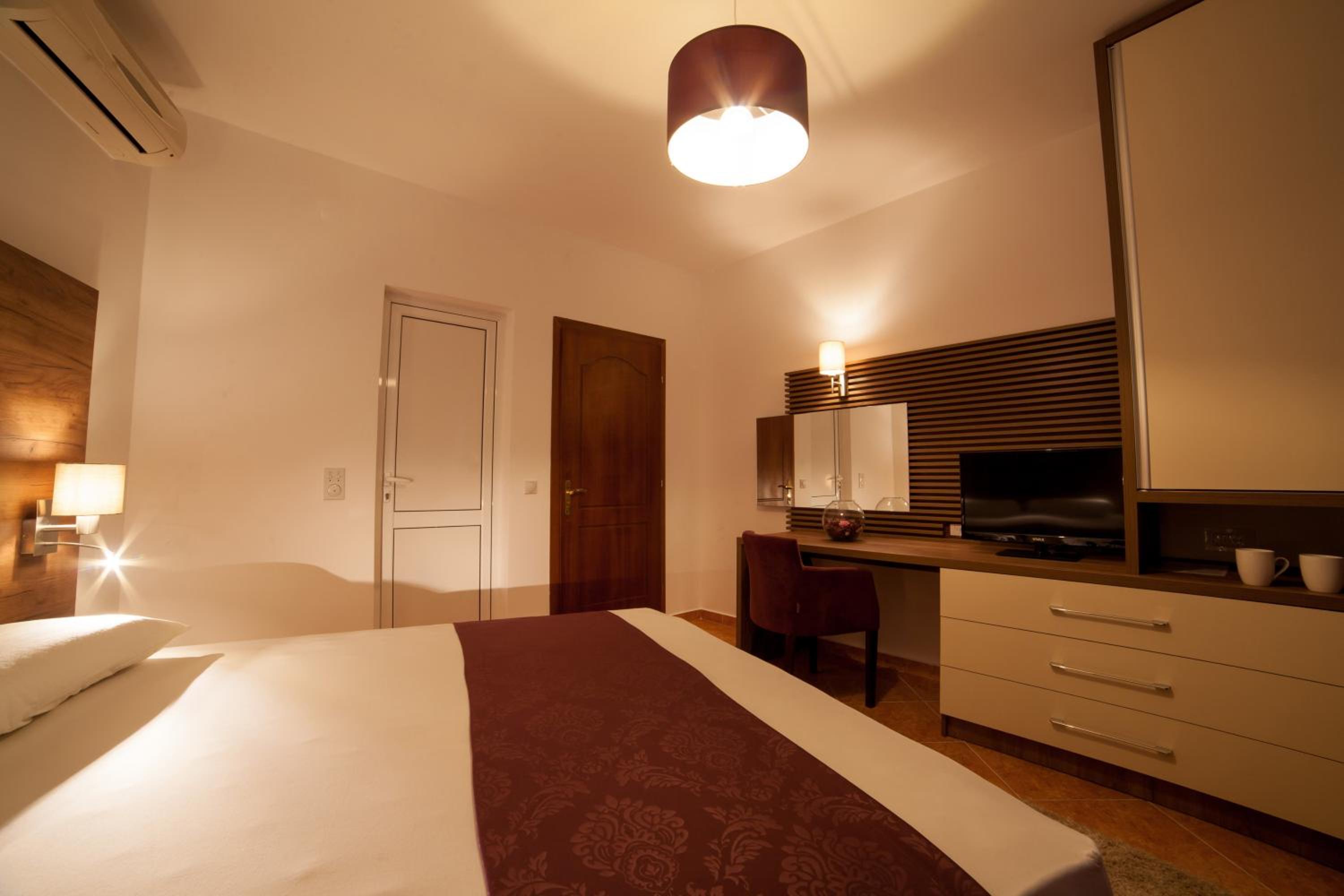 Deluxe Double Room with balcony and Garden View - Photo 21