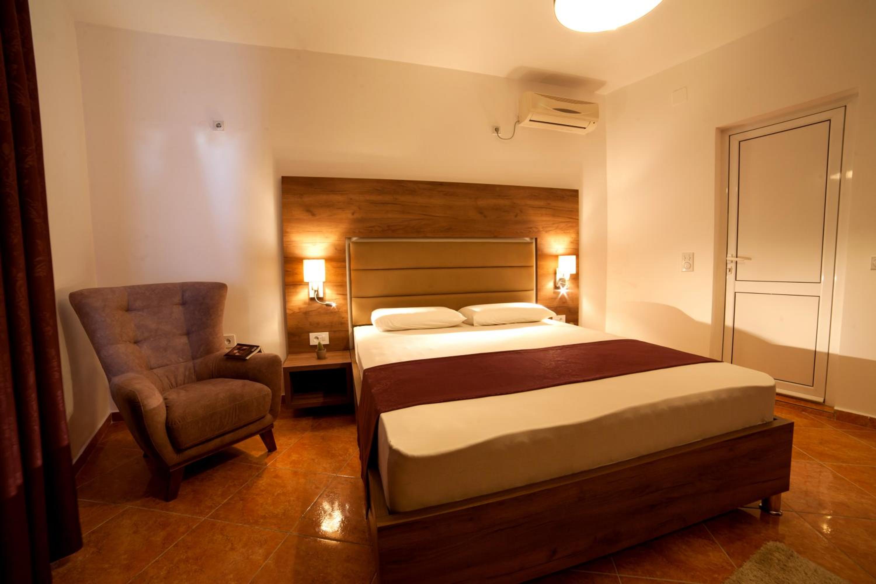 Deluxe Double Room with balcony and Garden View - Photo 1
