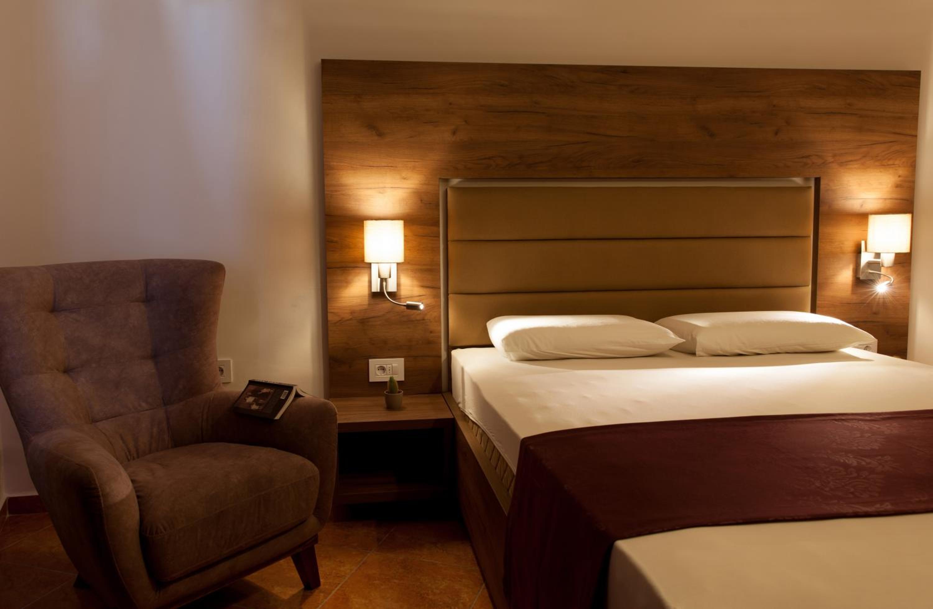 Deluxe Double Room with balcony and Garden View - Photo 23