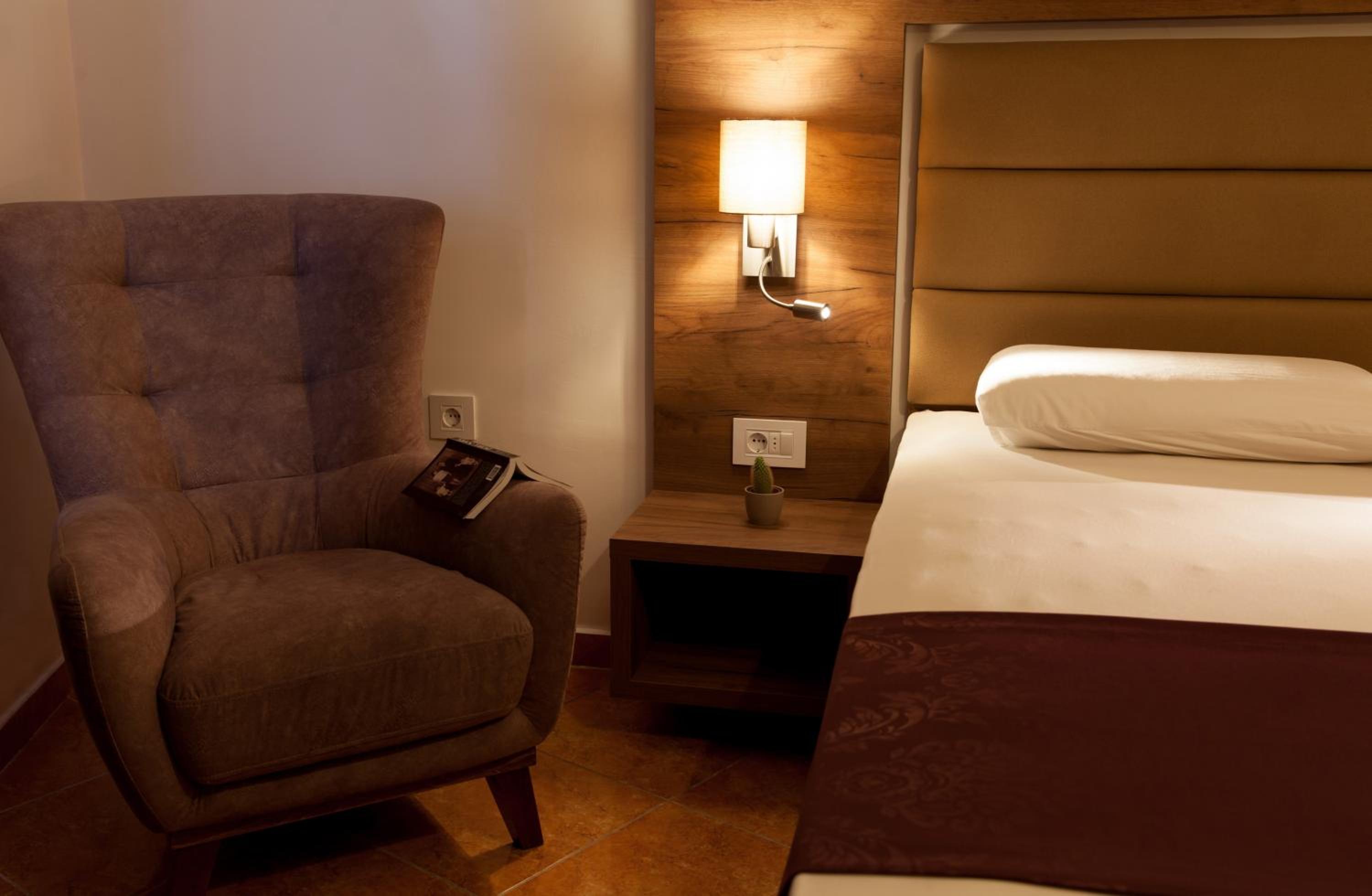 Deluxe Double Room with balcony and Garden View - Photo 19