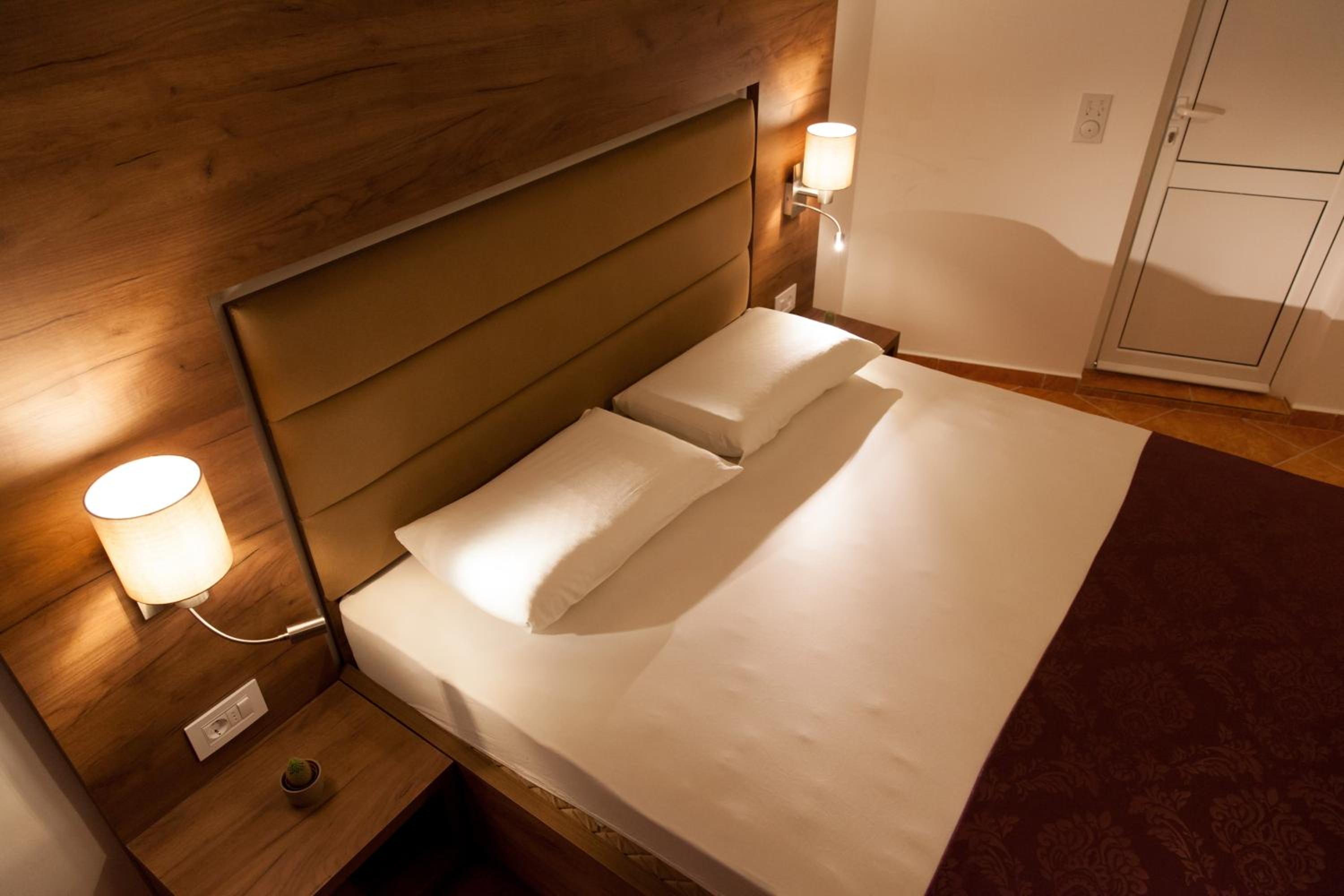 Deluxe Double Room with balcony and Garden View - Photo 14