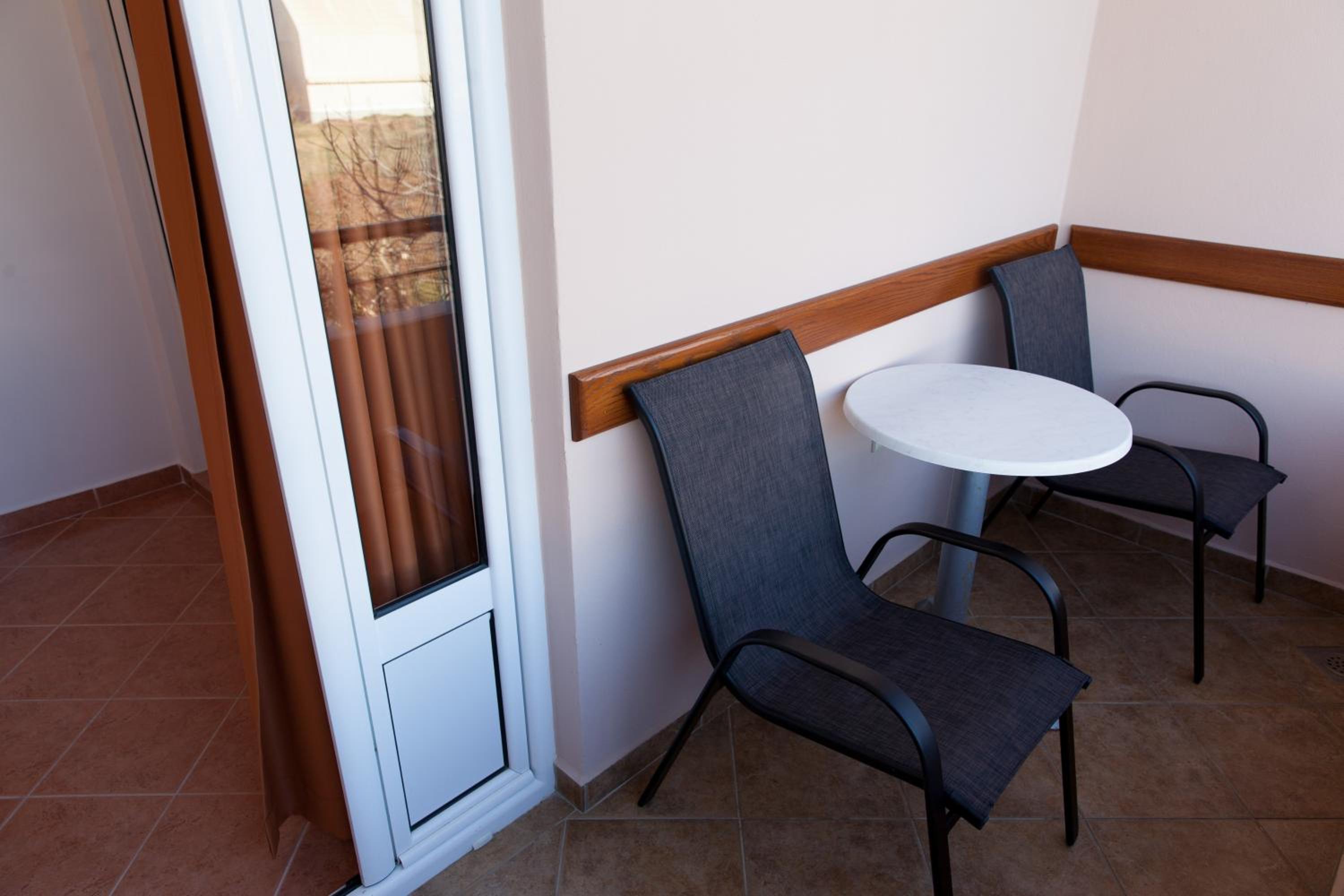 Comfort Double Room with Balcony and Garden View - Photo 16