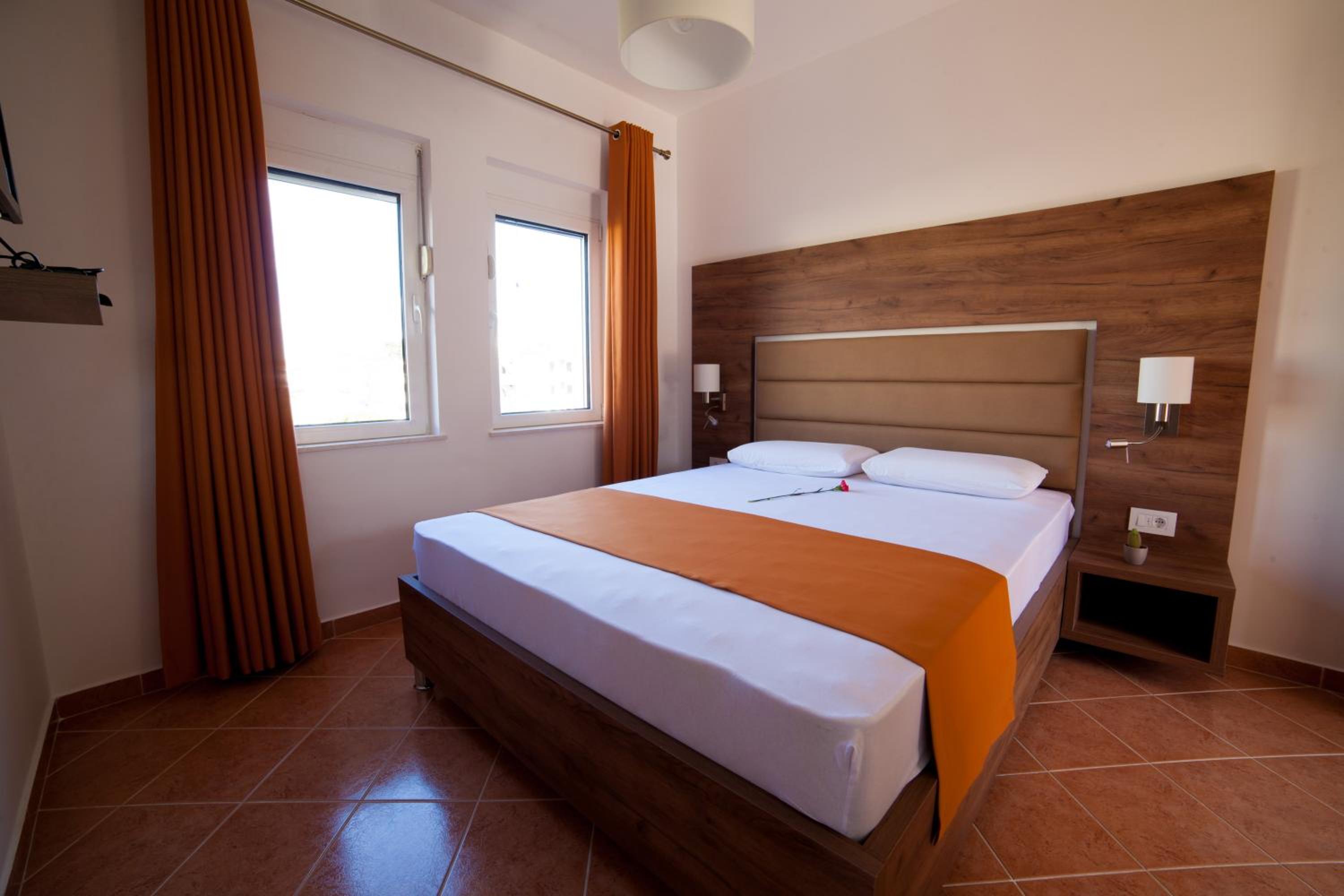 Comfort Double Room with Balcony and Garden View - Photo 14