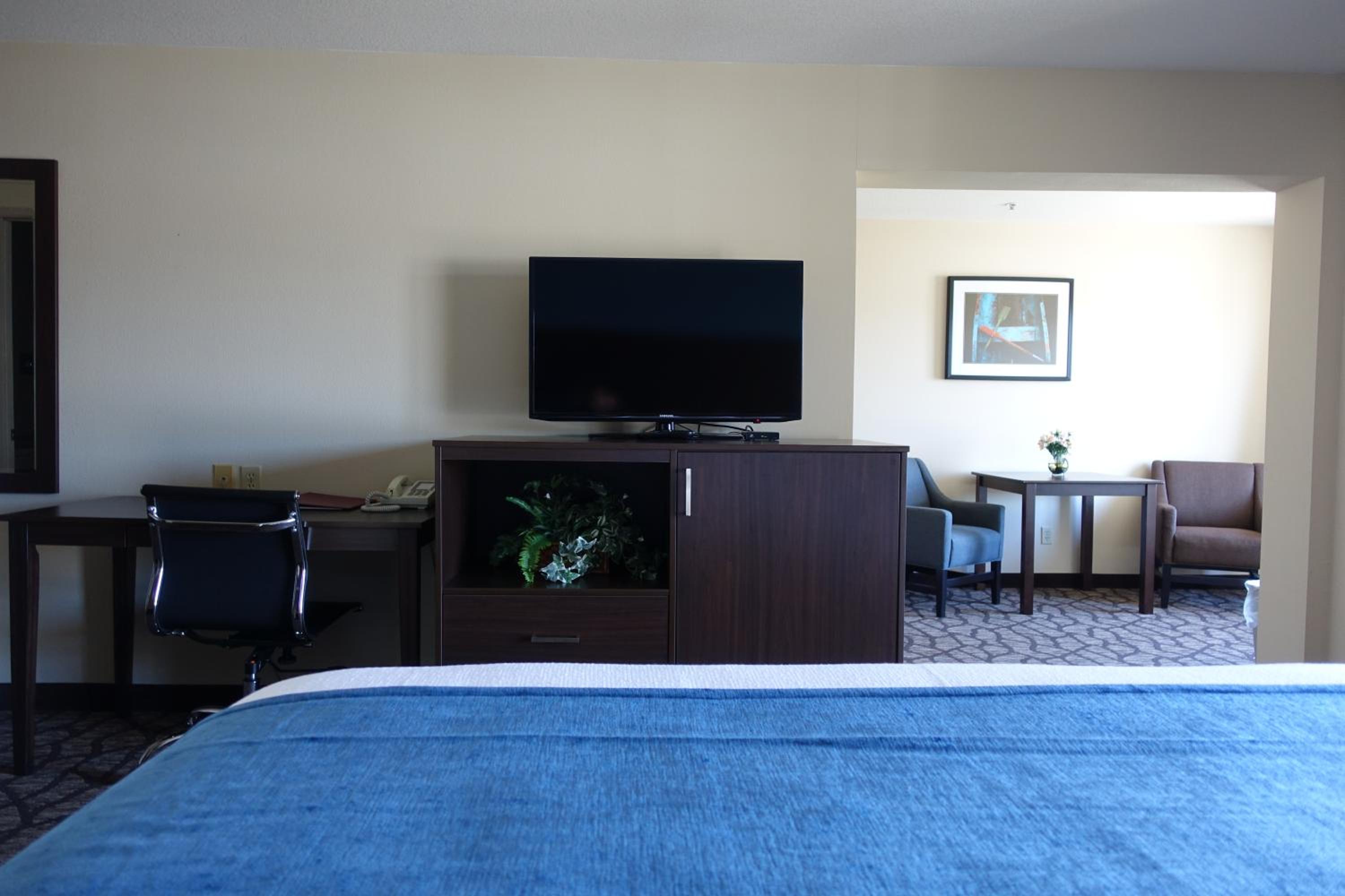 2nd Floor King Room- Disability Access with Kitchenette