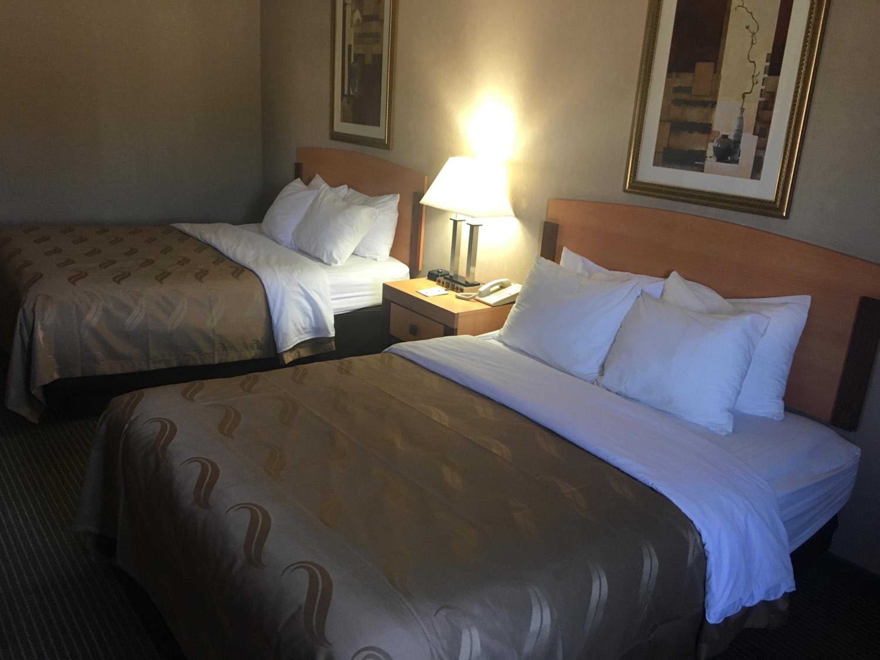 Deluxe Queen Room with Two Queen Beds - Photo 7