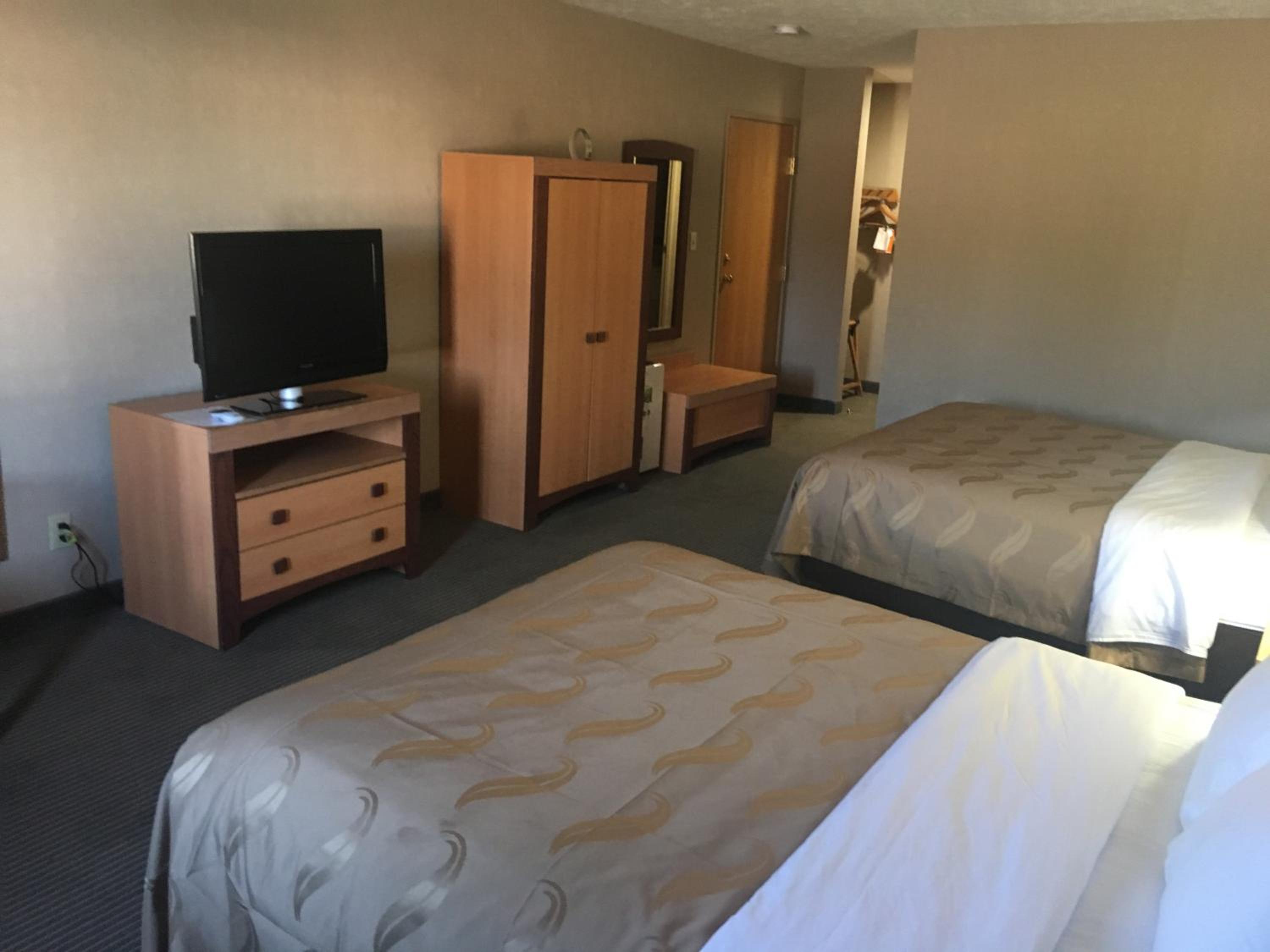 Deluxe Queen Room with Two Queen Beds - Photo 2