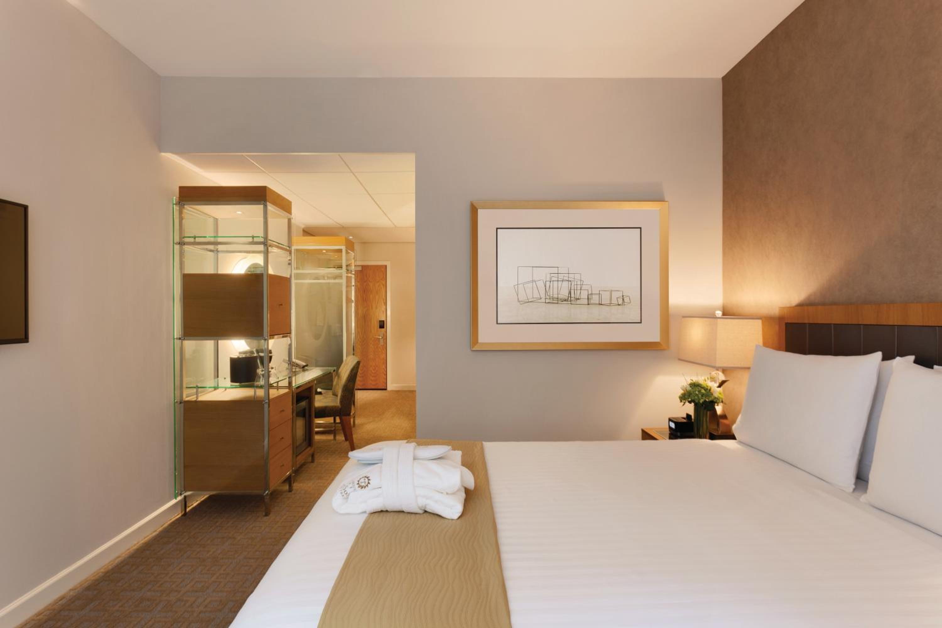 Executive King Room - Accessible photo 3