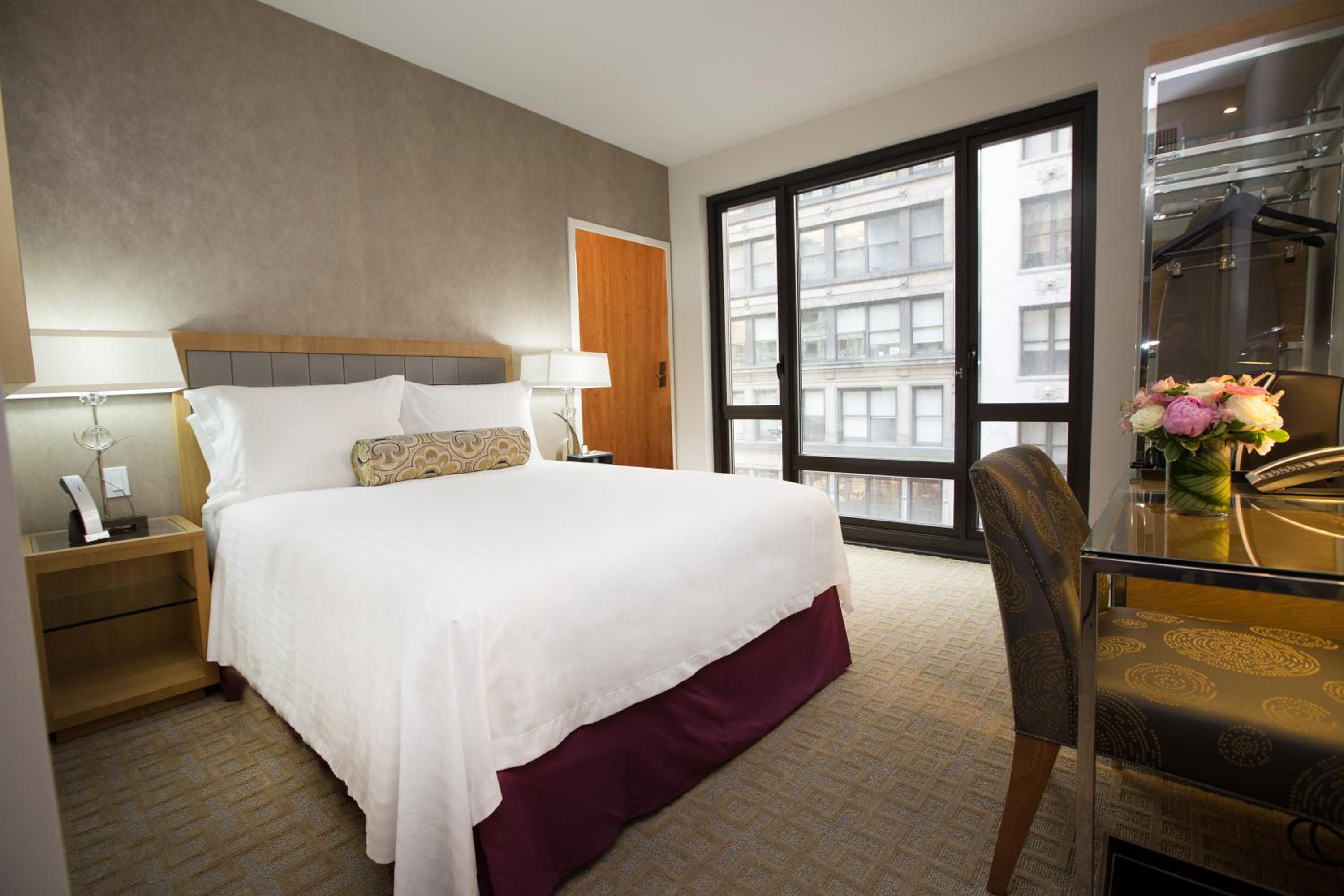 Executive King Room - Accessible photo 1