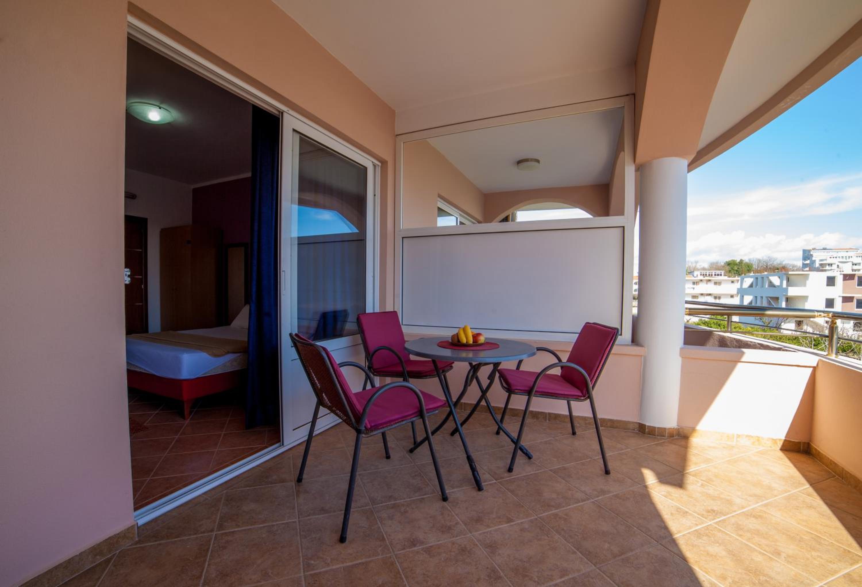 Superior Double Room with Balcony and Garden View - Photo 12