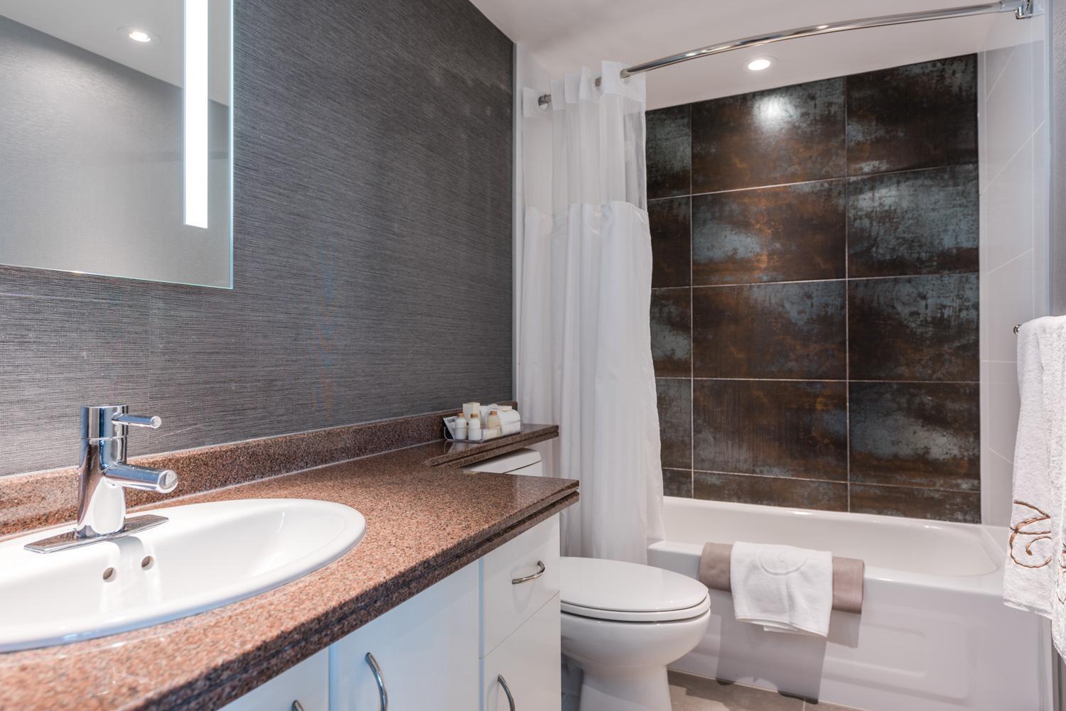 Executive One-Bedroom Suite thumbnail 6