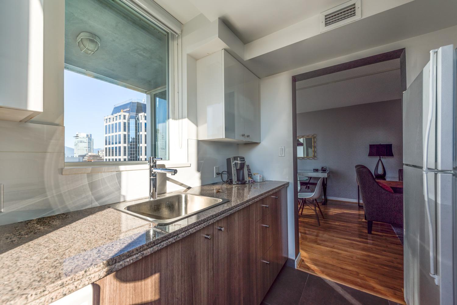 Executive Two-Bedroom Suite with 1 King and 1 Queen thumbnail 5