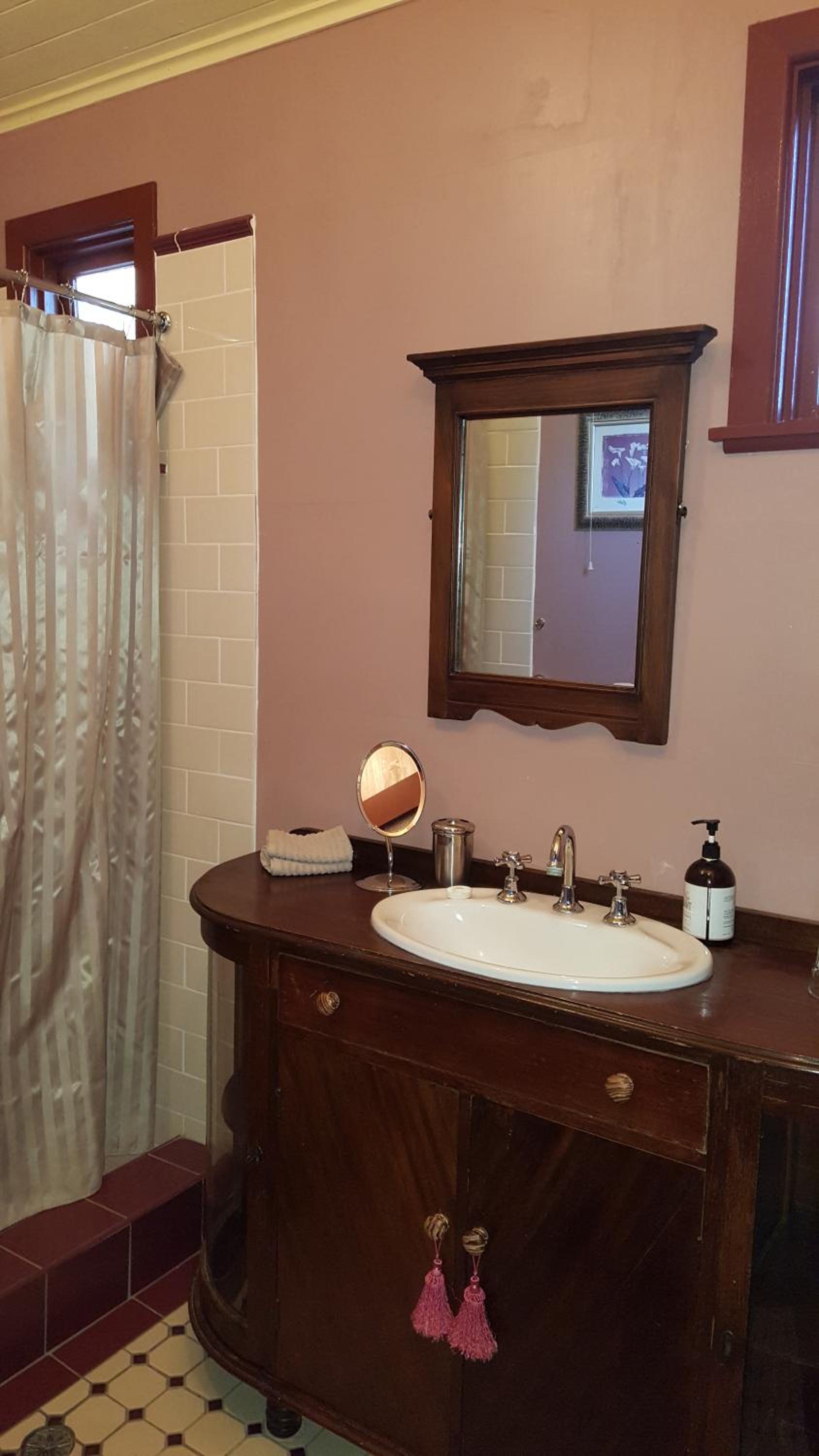 Deluxe Queen Suite photo 2