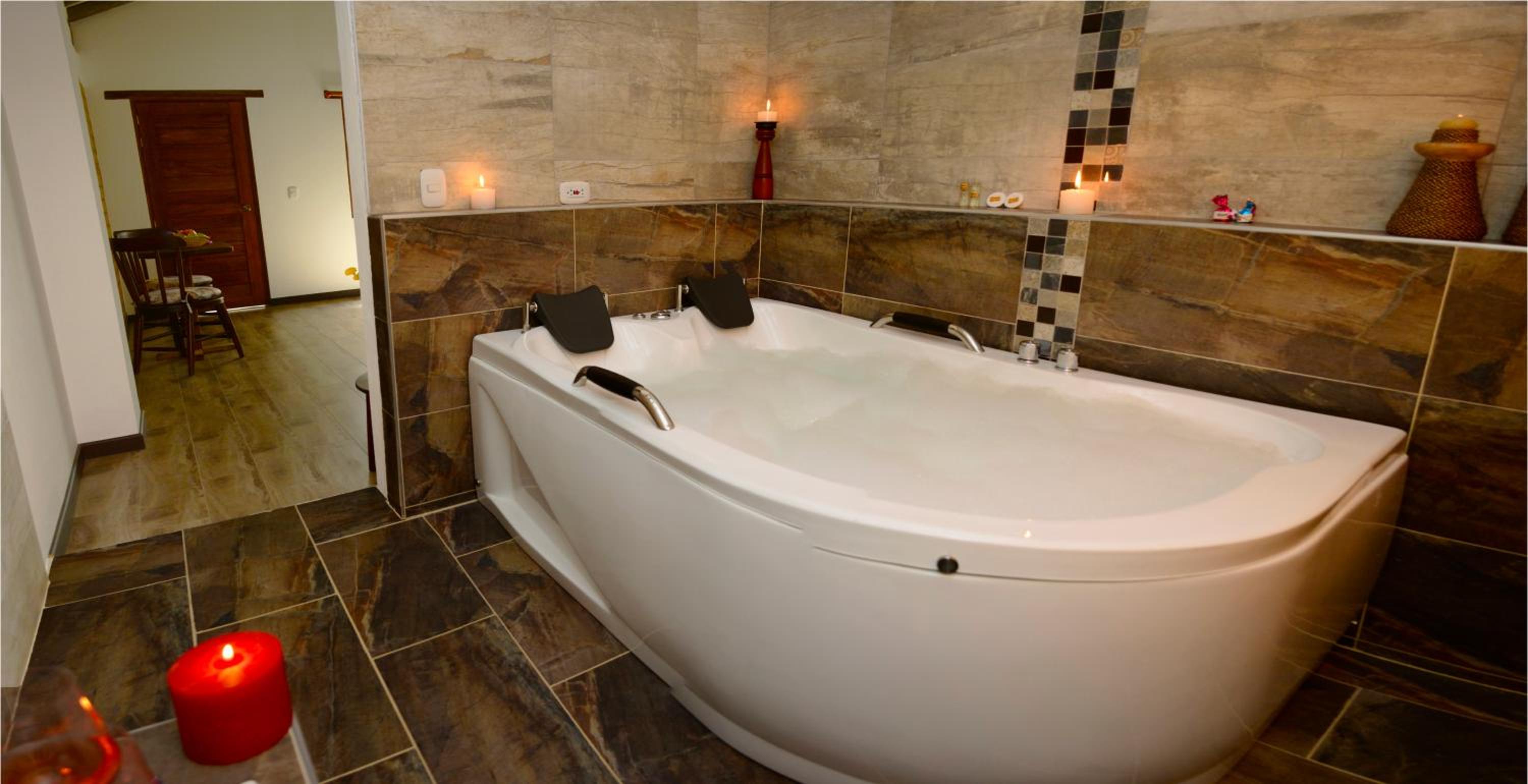 Deluxe Suite with Spa Bath photo 2