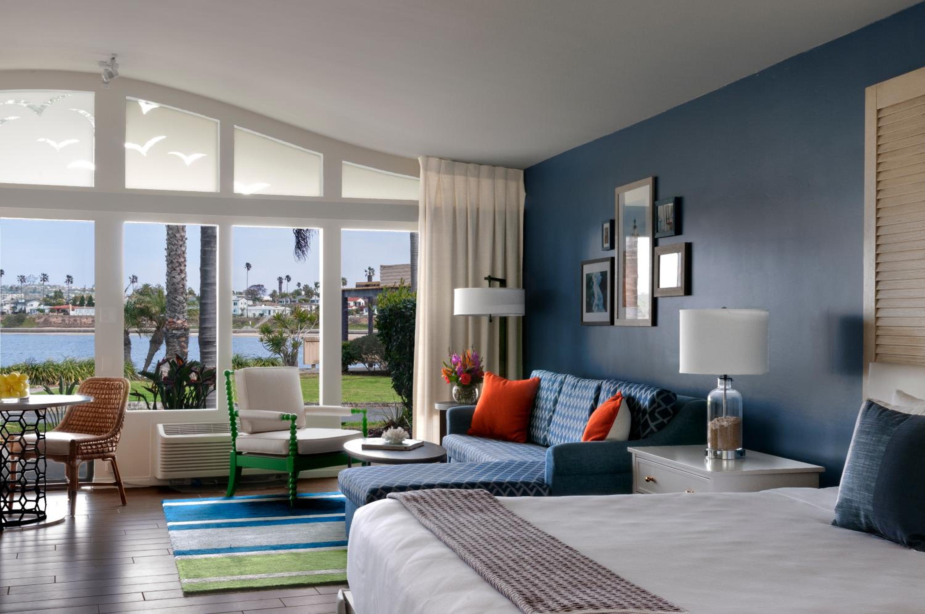Bayside Fireplace Suite, One King - Photo 1