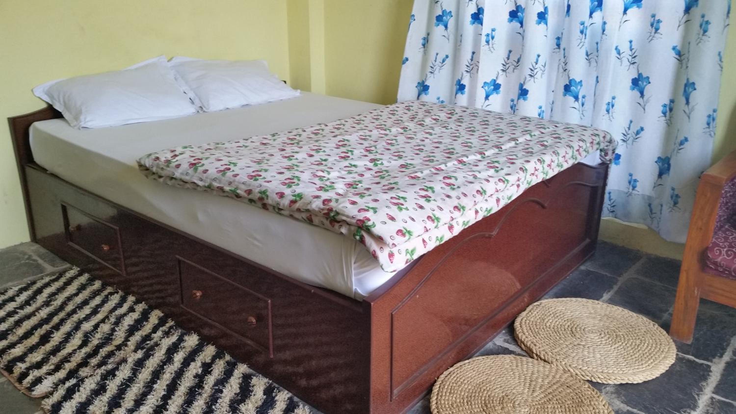 Double Room with Shared Bathroom photo 3