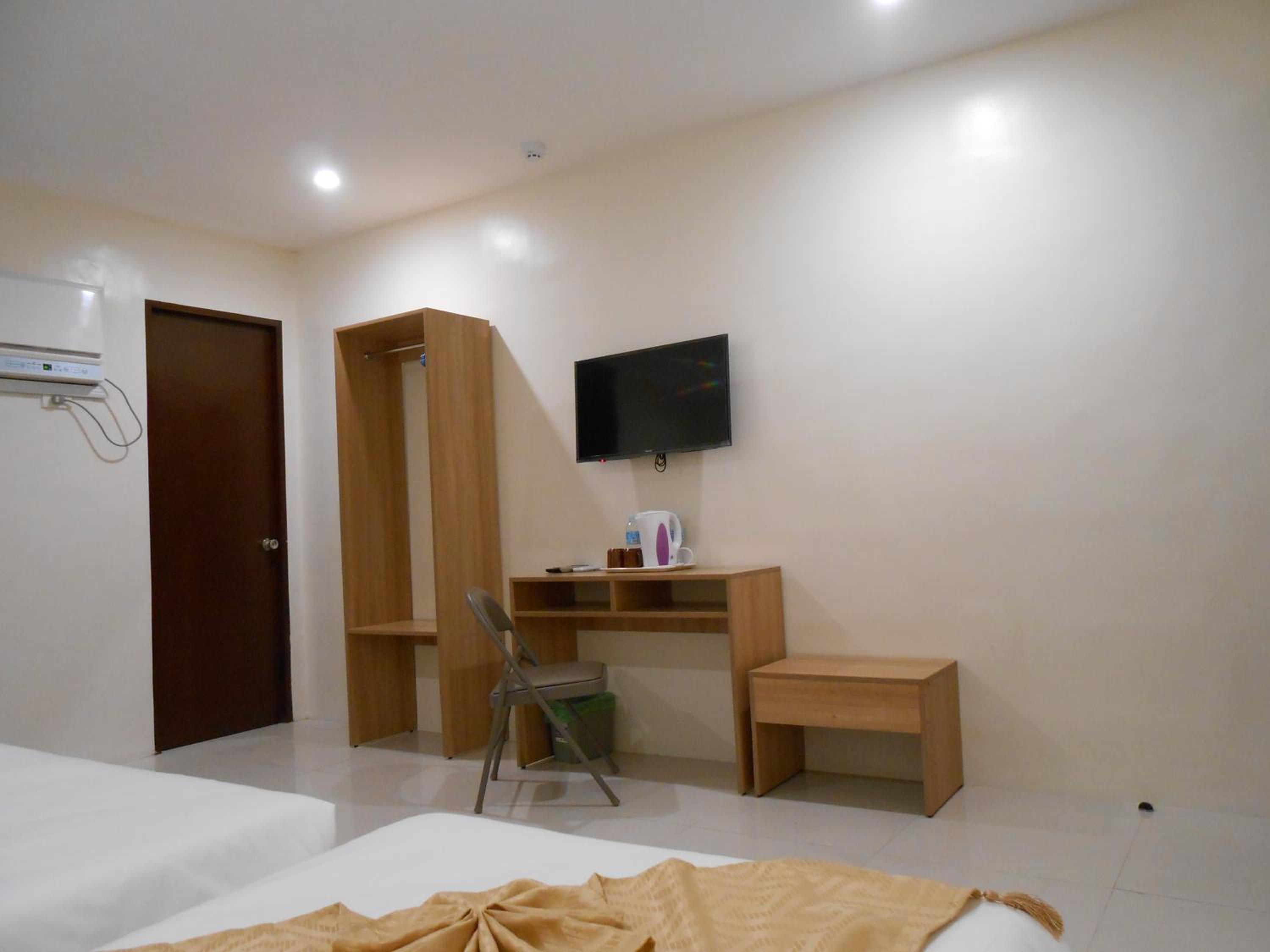 Luxury Family Room - Photo 7