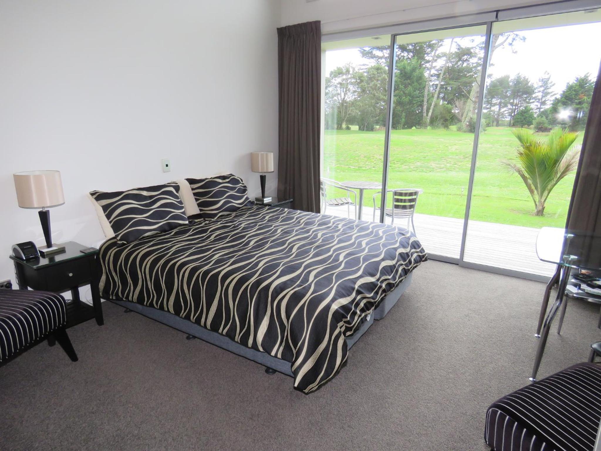 Studio Apartment - Photo 4