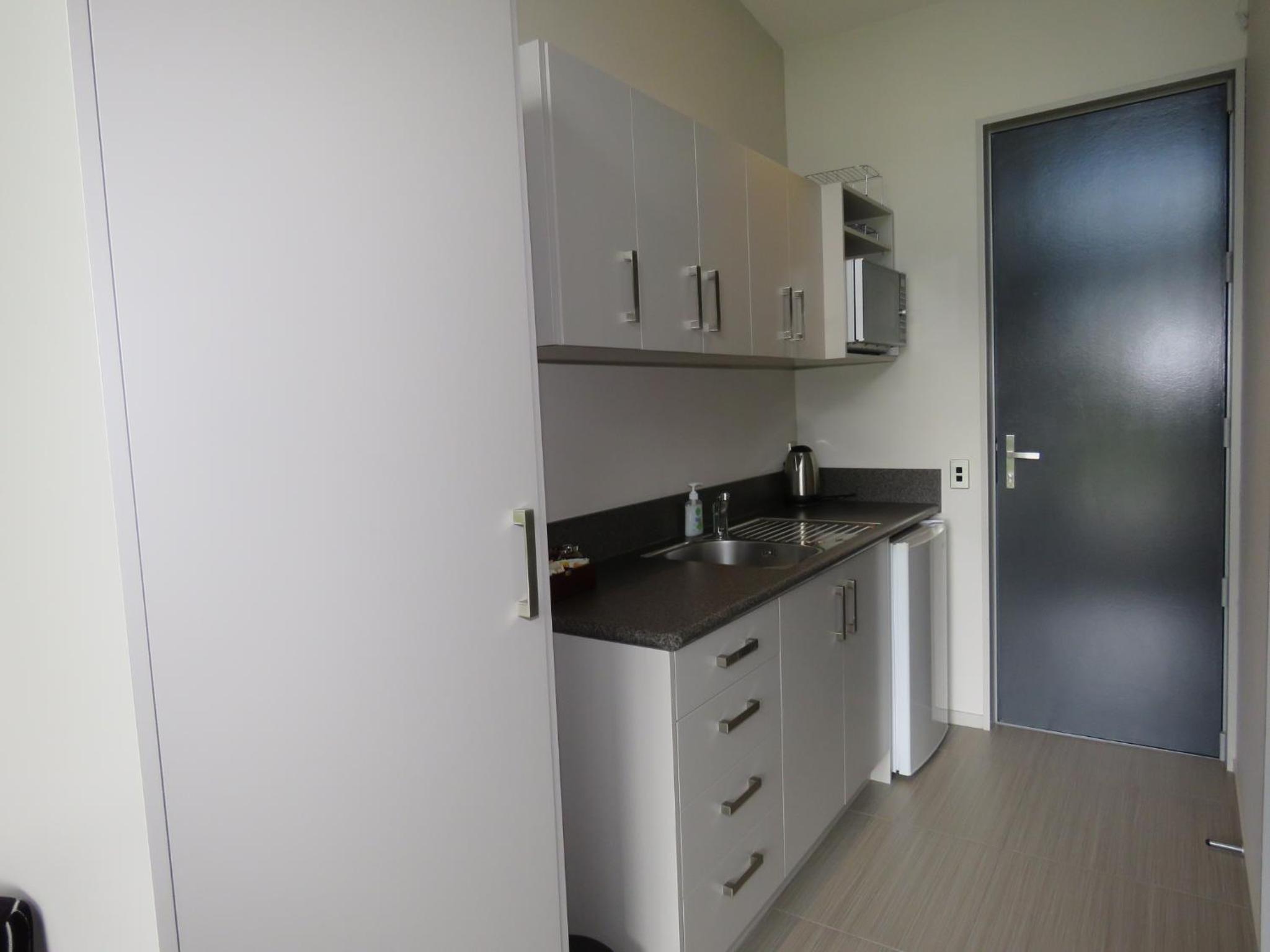 Studio Apartment - Photo 3