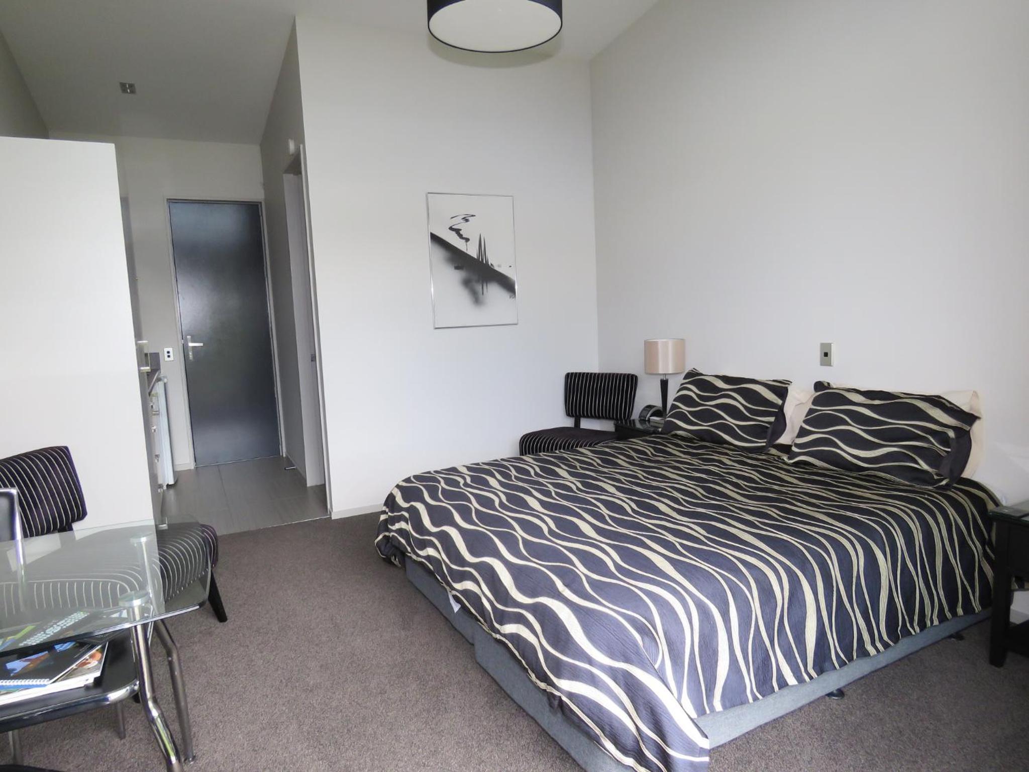 Studio Apartment - Photo 2