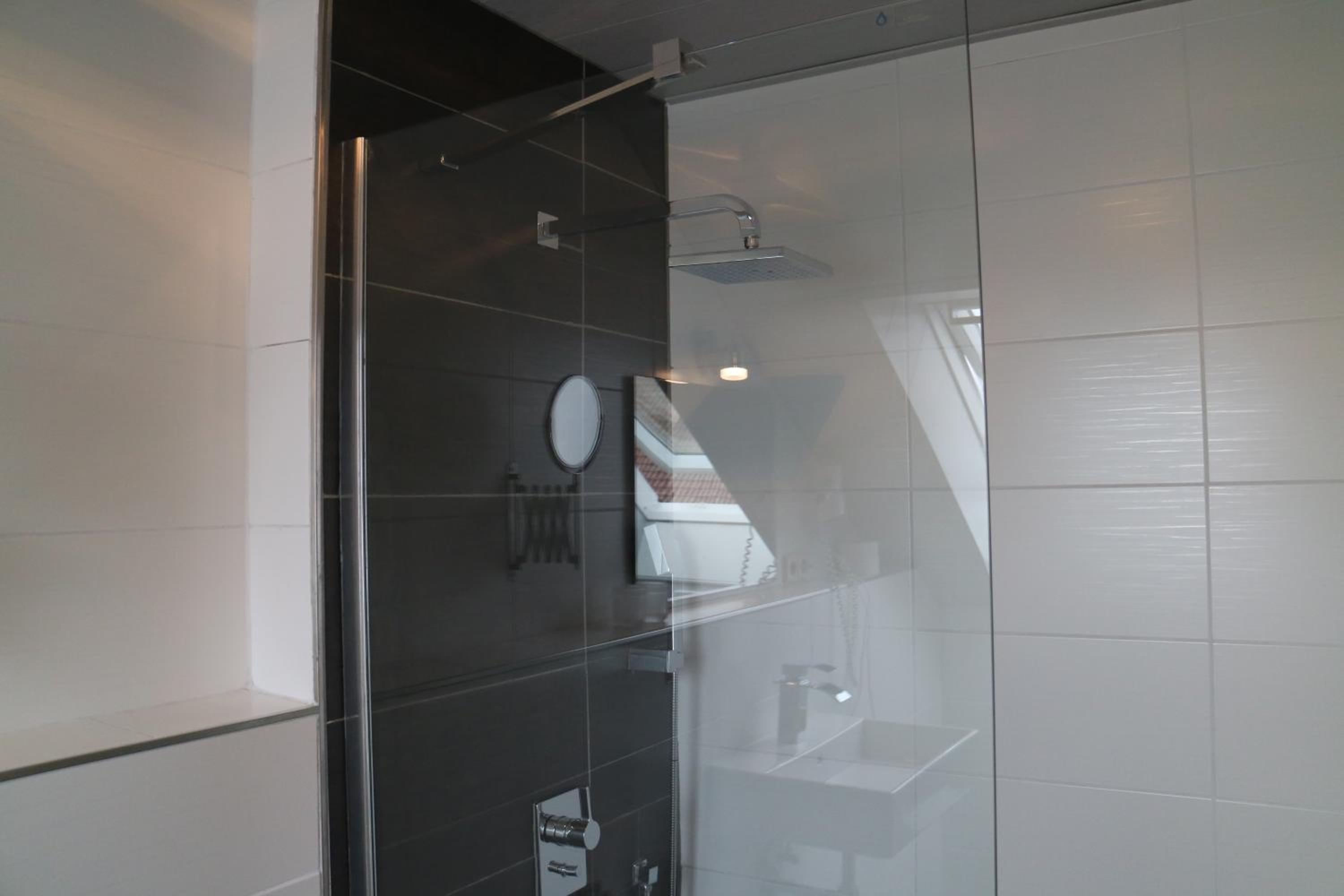 Double Room with Private Bathroom - Photo 2