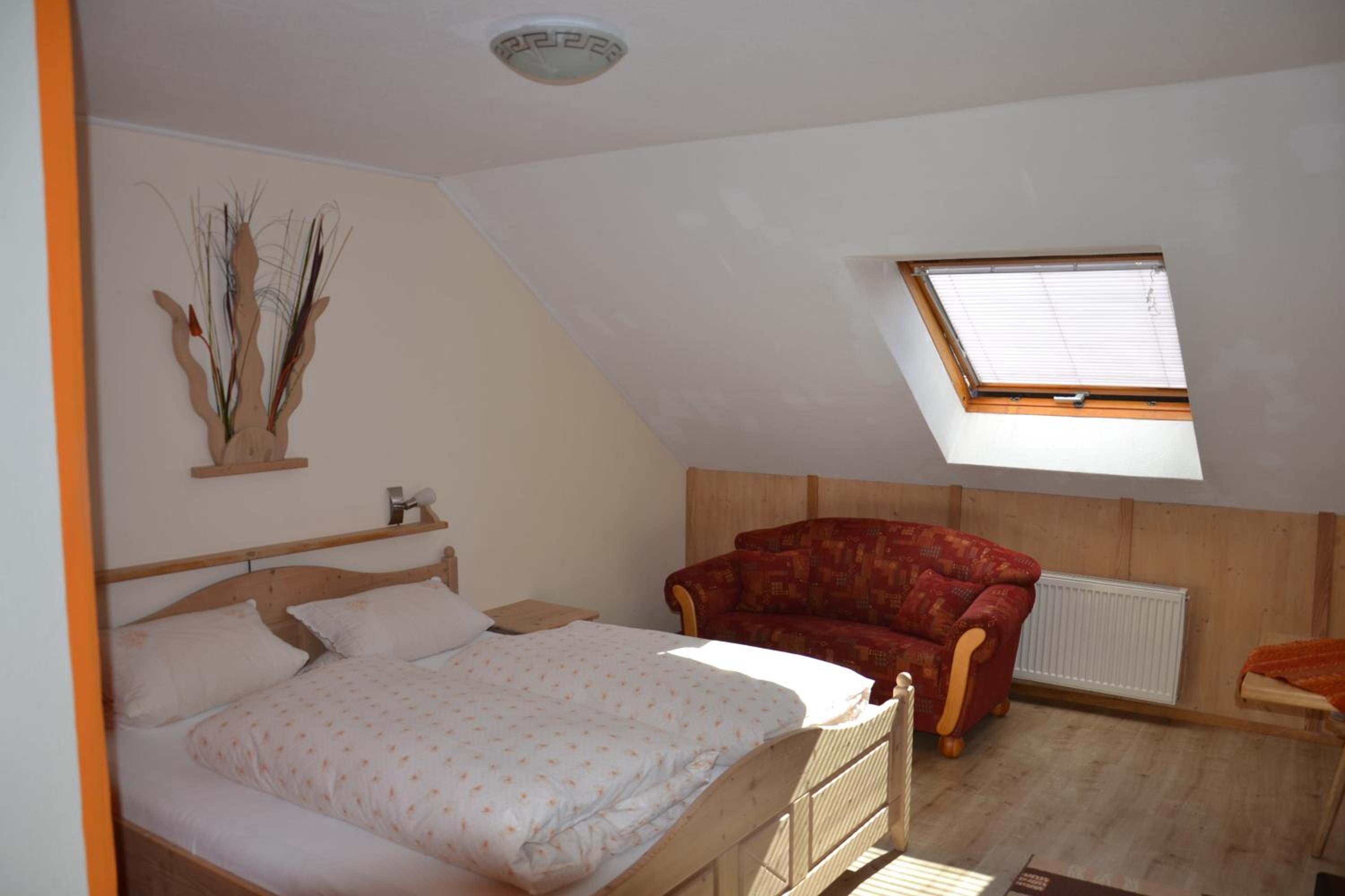 Double Room with Private Bathroom - Photo 3