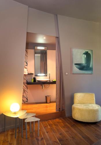 Standard King Room photo 1