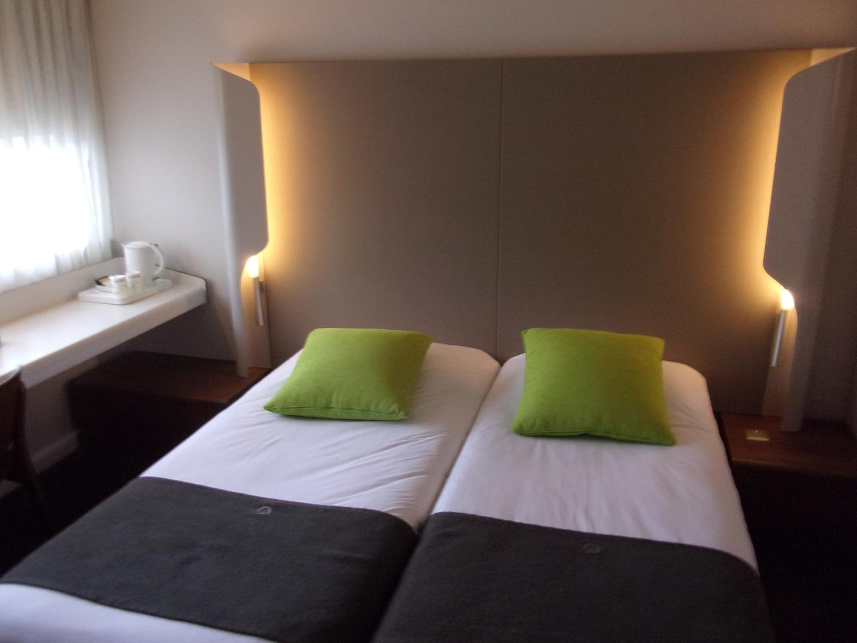 Standard Twin Room - Photo 1