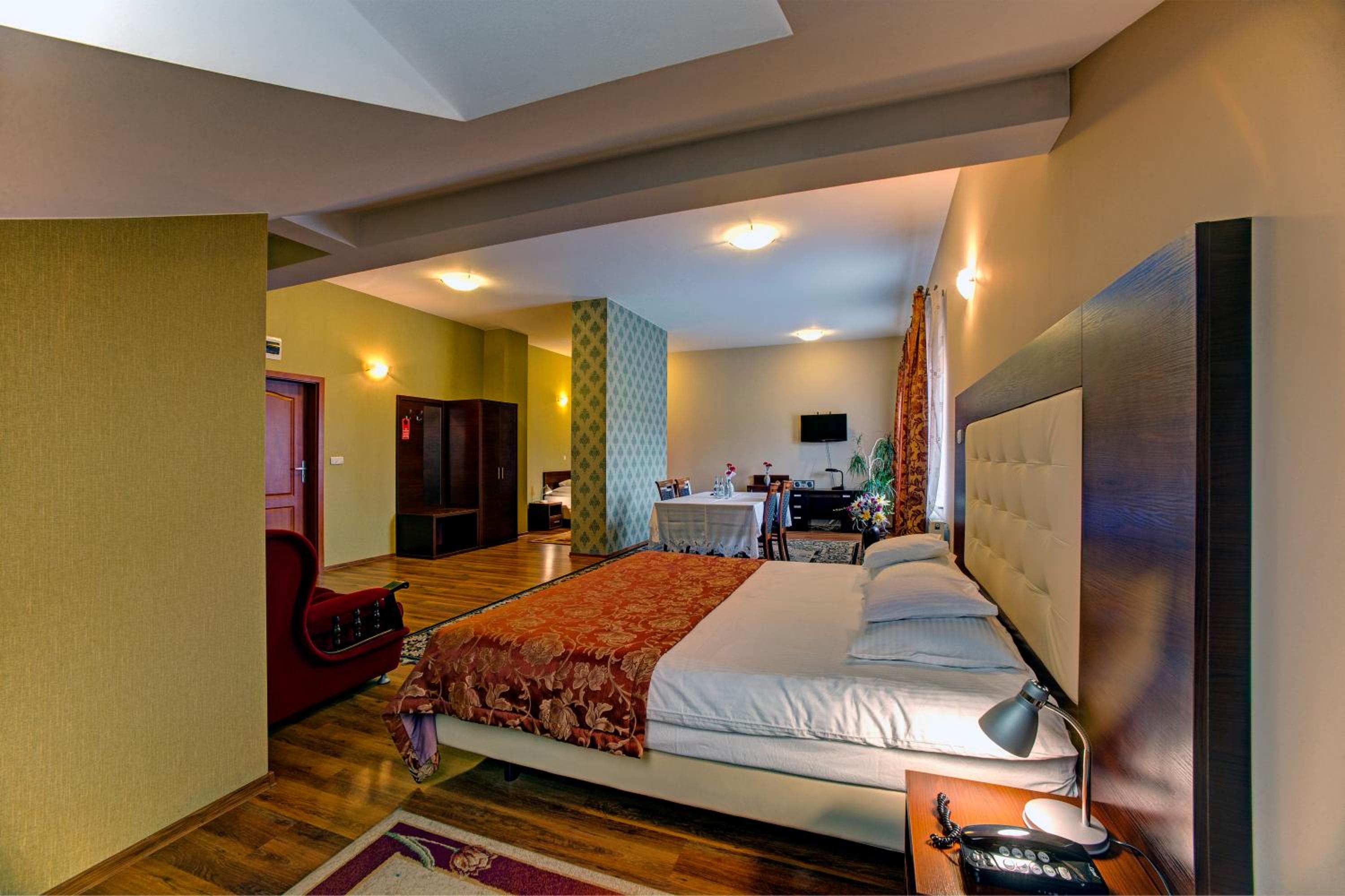 Double Room with River View - Photo 1